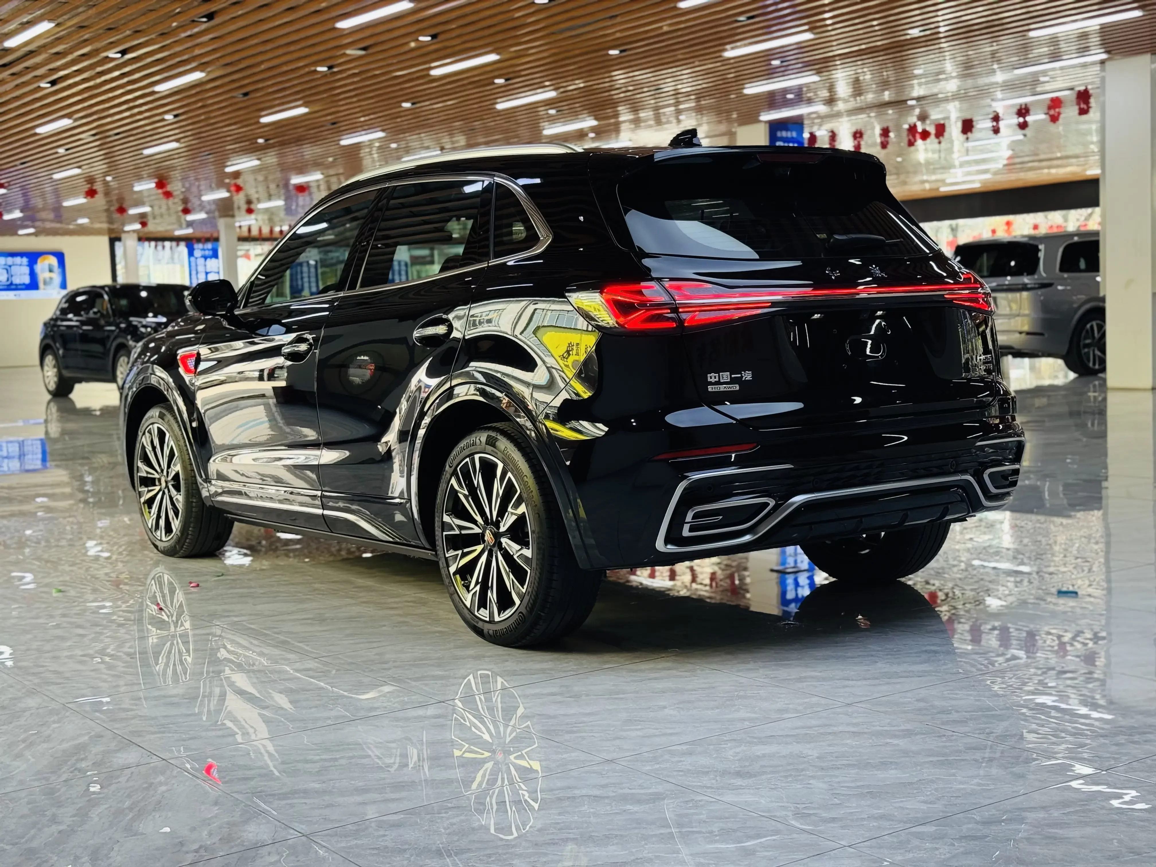 Hongqi HS5