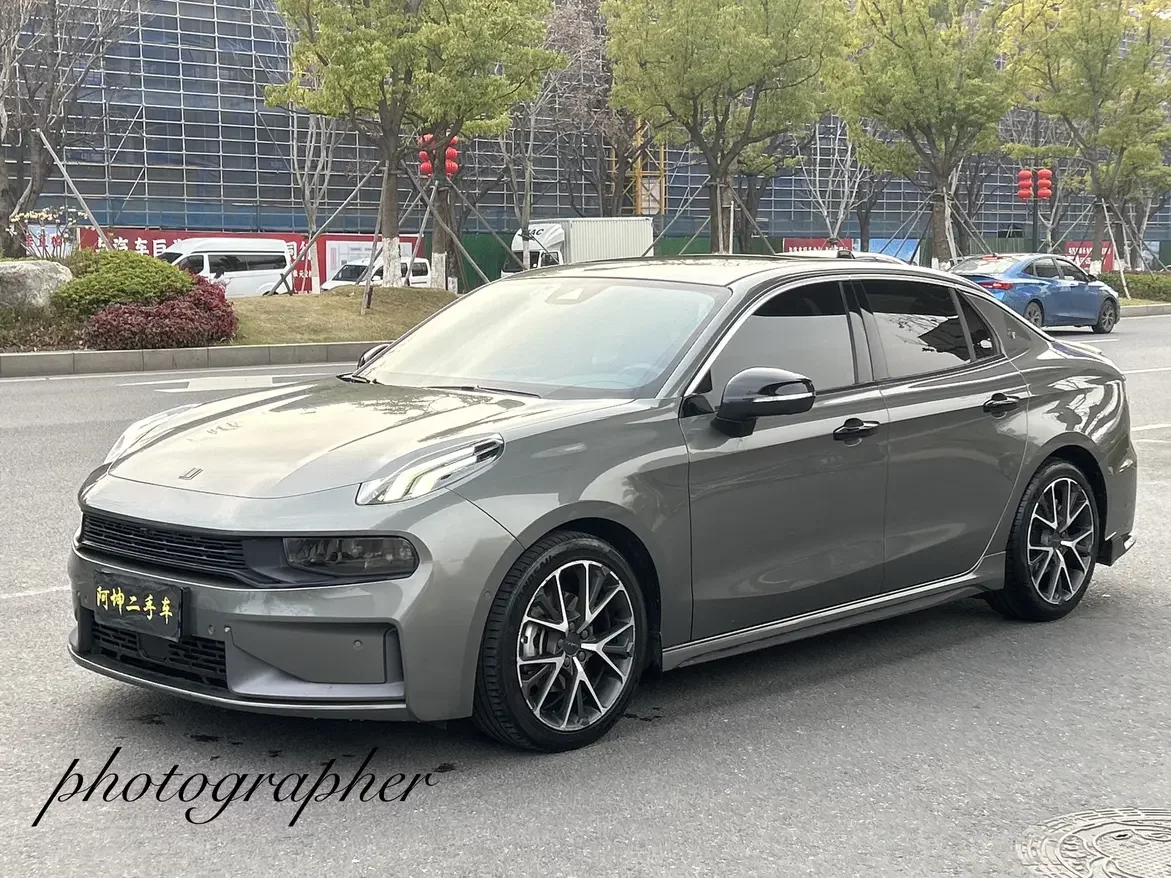 Lynk & Co 03