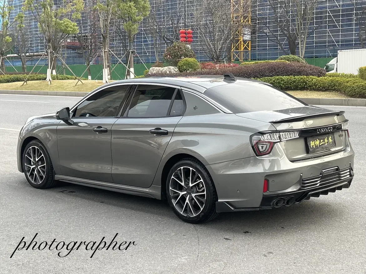 Lynk & Co 03
