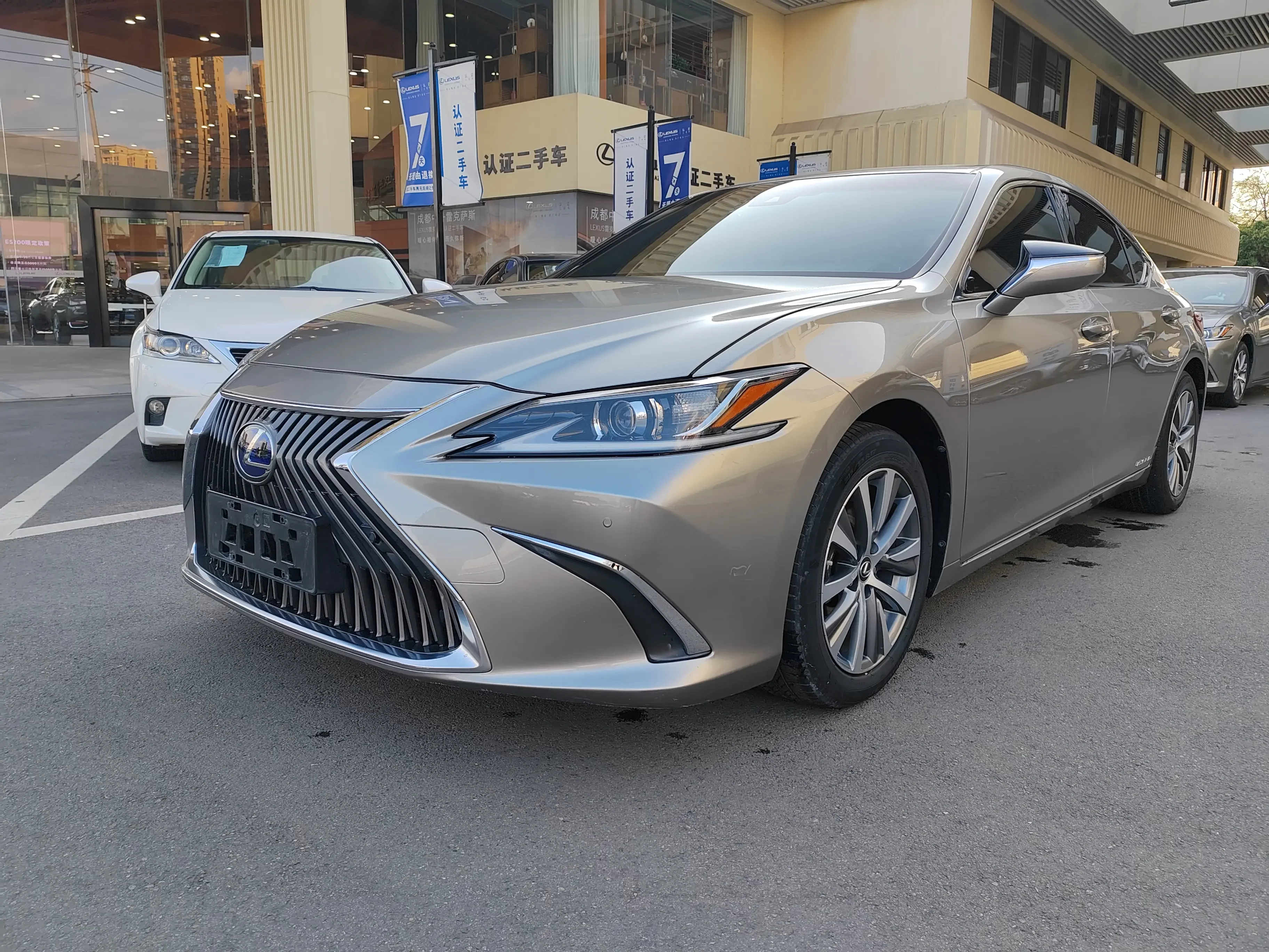 Lexus ES