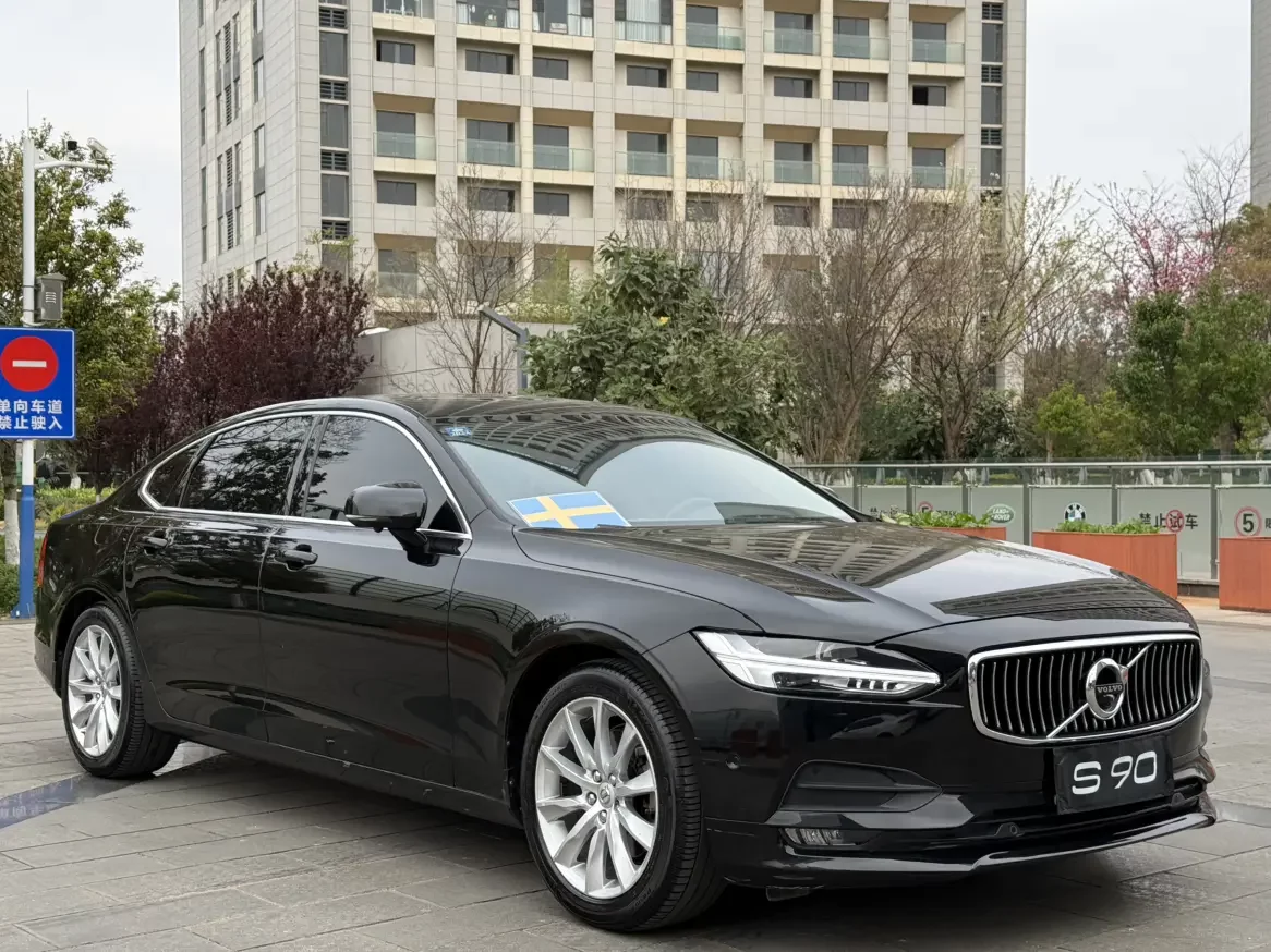 Volvo S90