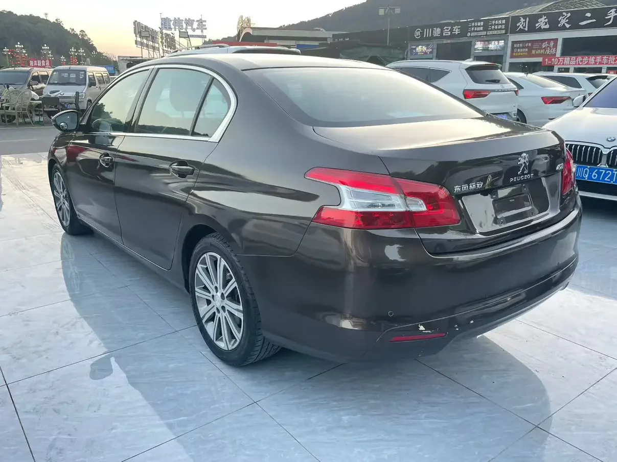 Peugeot 408