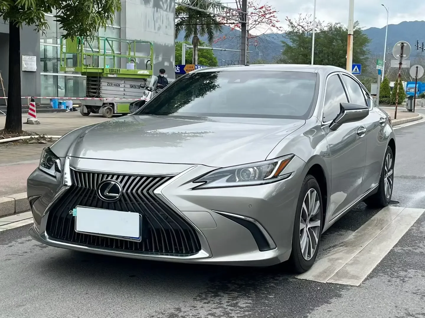 Lexus ES