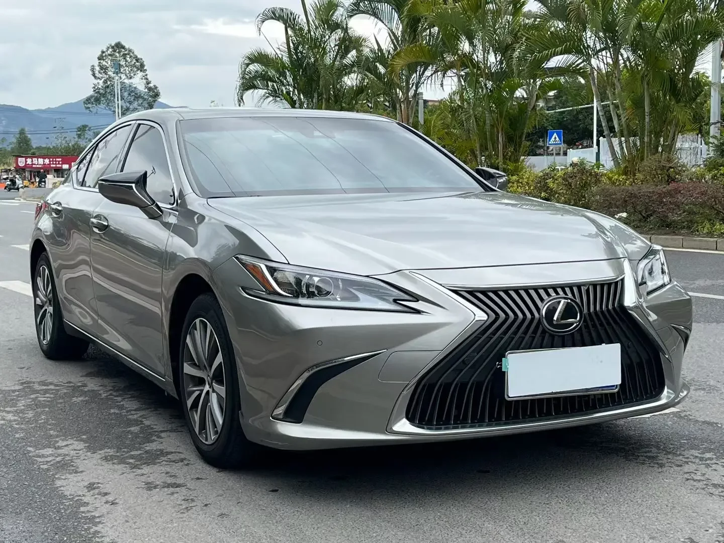 Lexus ES