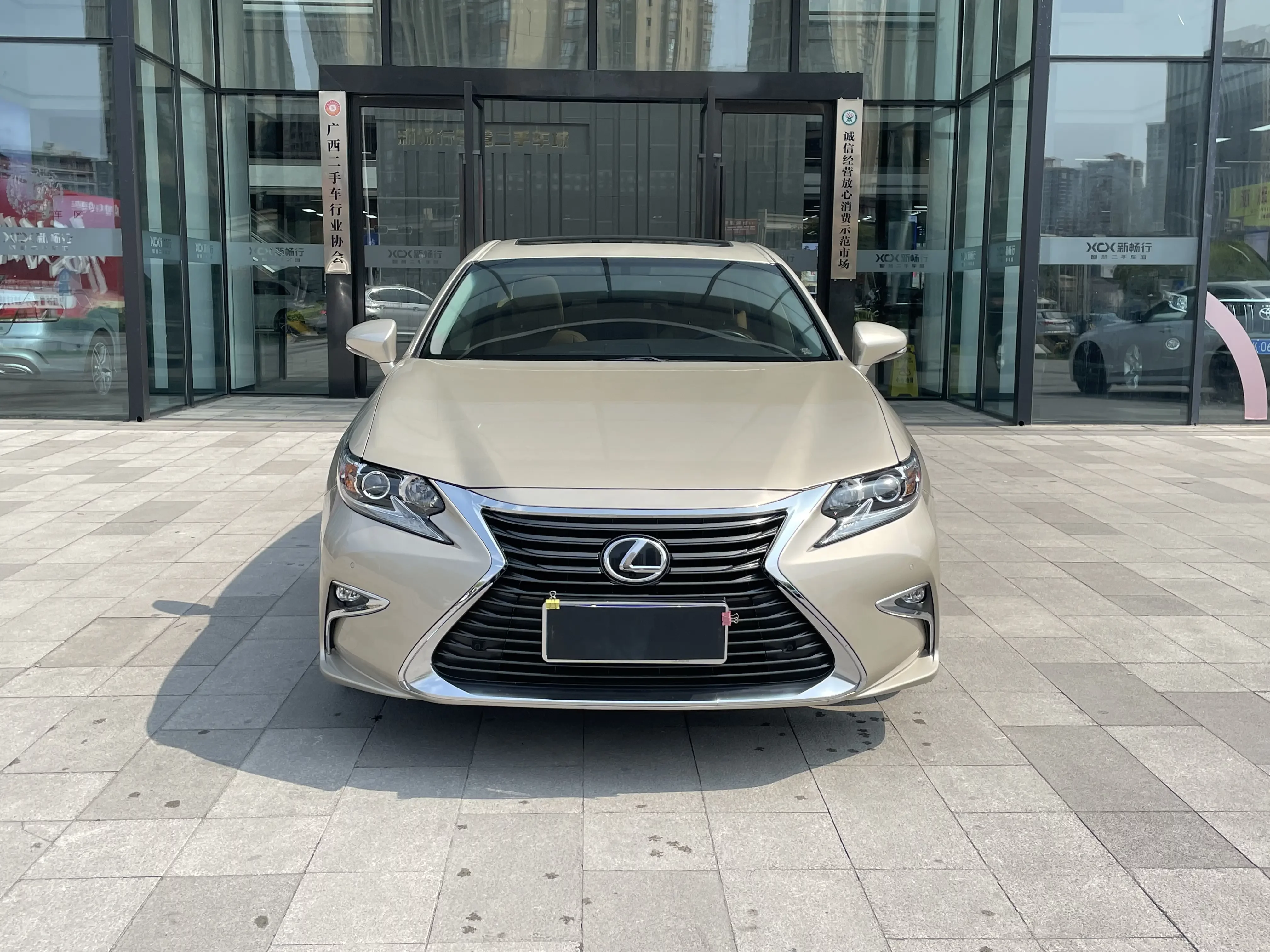 Lexus ES