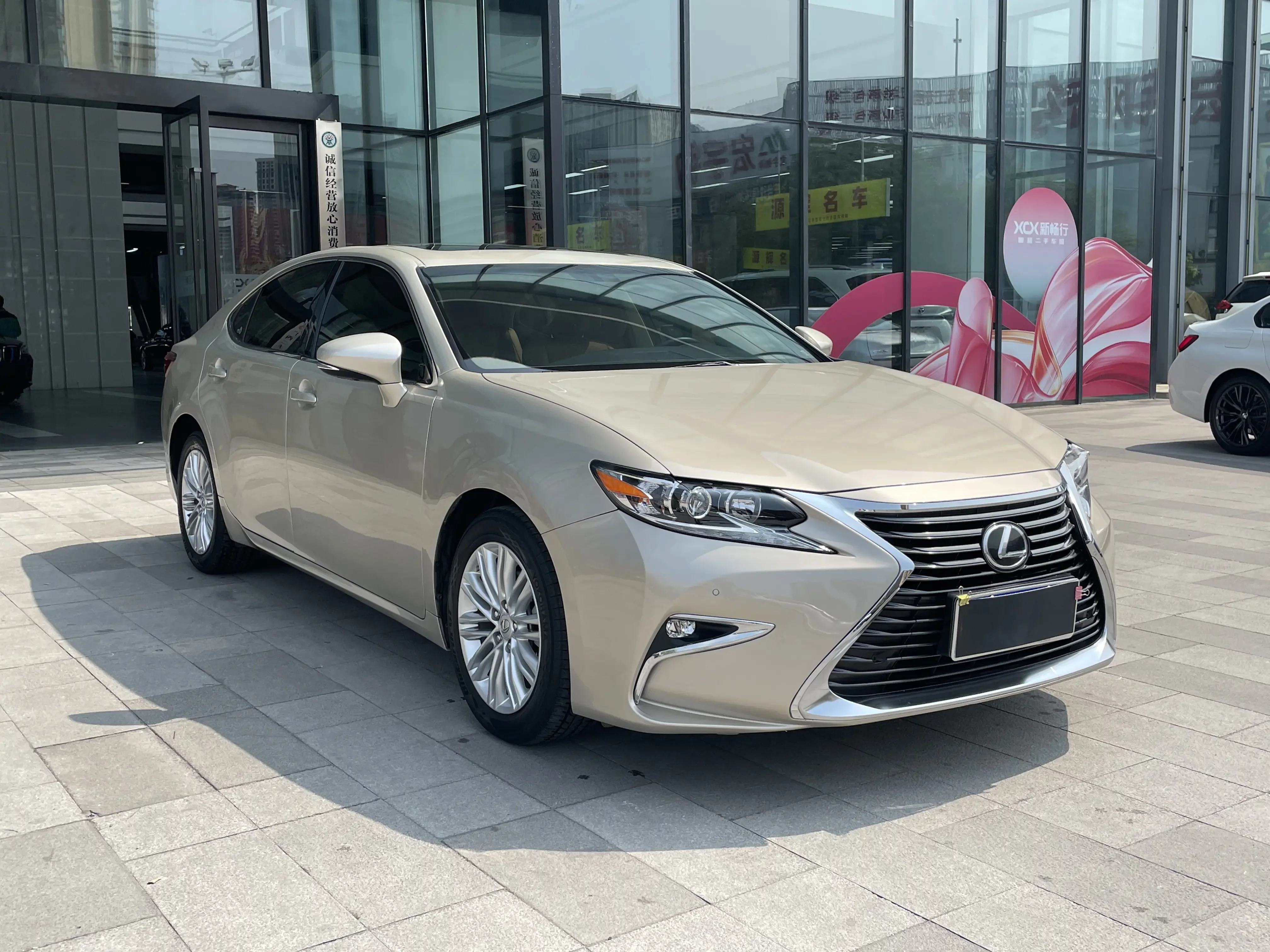 Lexus ES