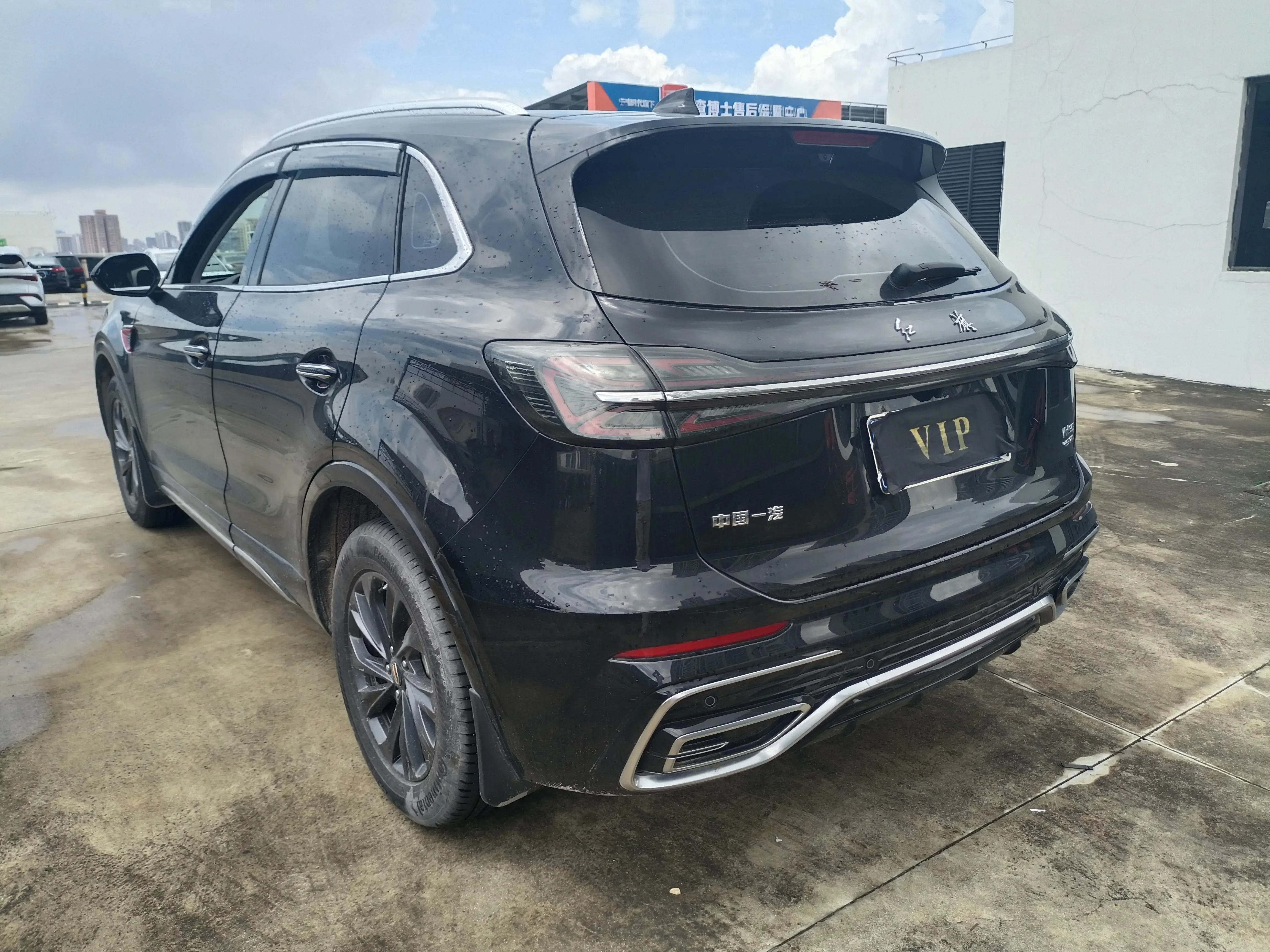 Hongqi HS5