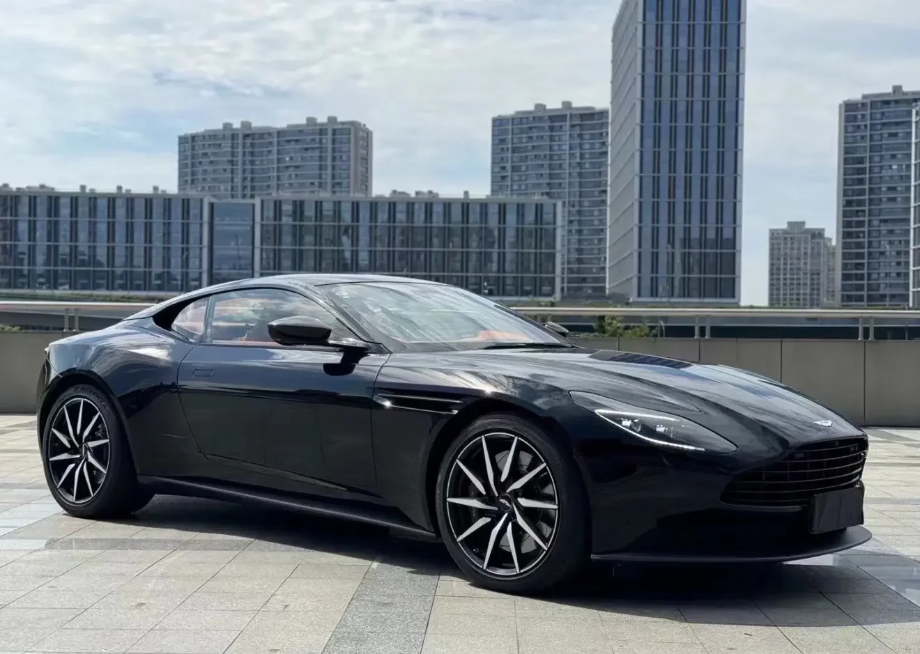 Aston Martin DB11