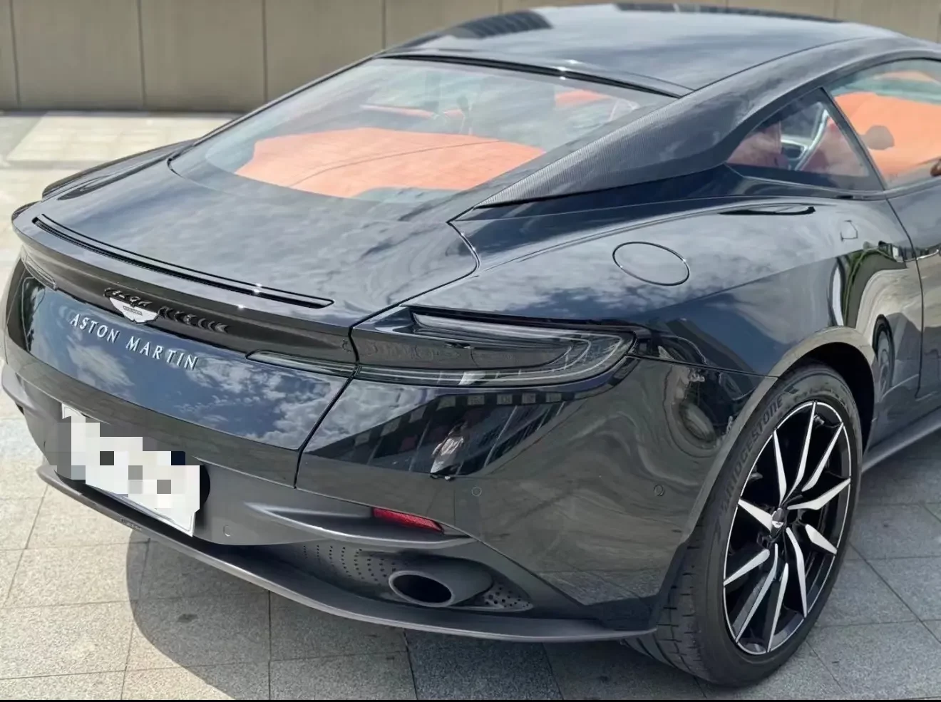 Aston Martin DB11