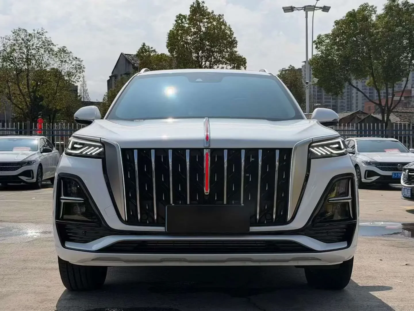 Hongqi HS5