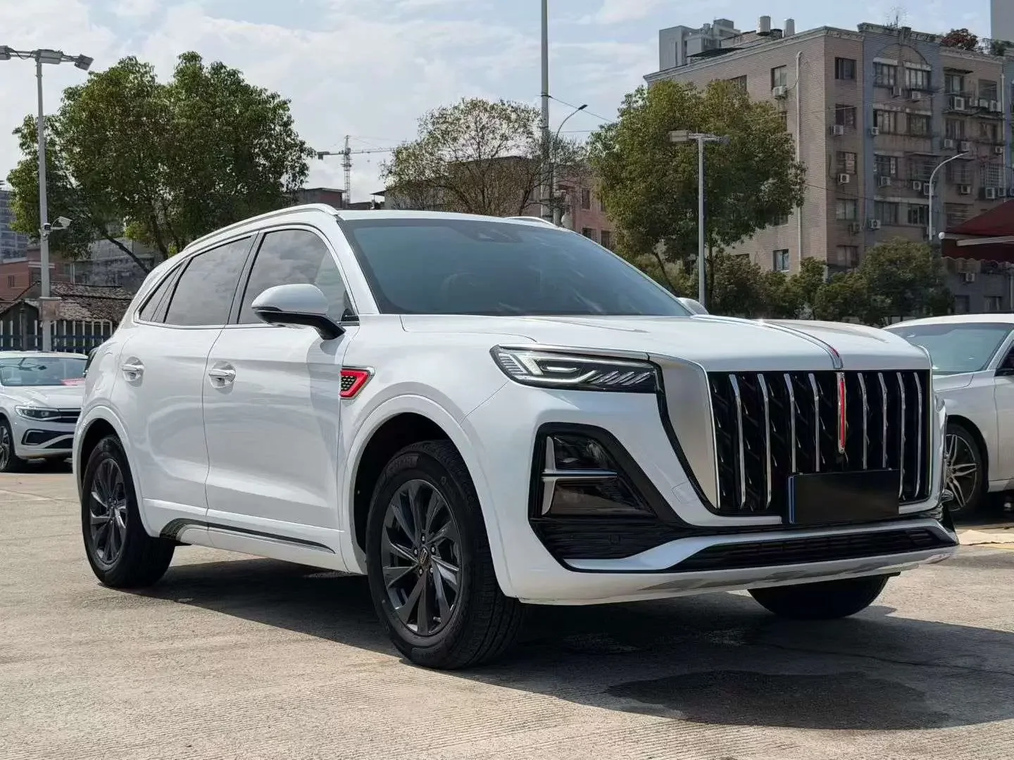 Hongqi HS5