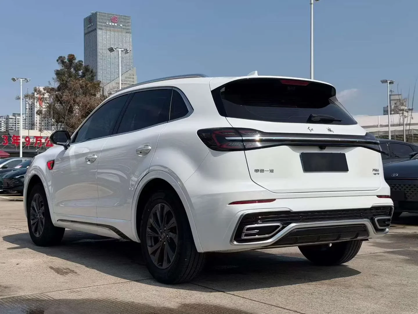 Hongqi HS5