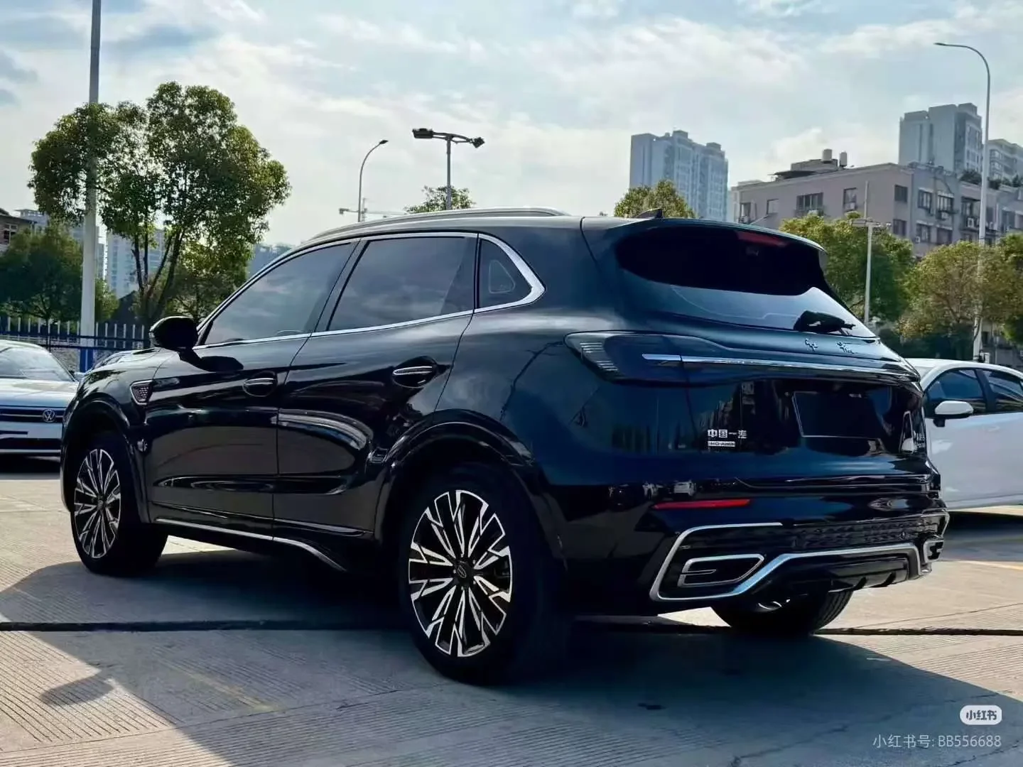 Hongqi HS5