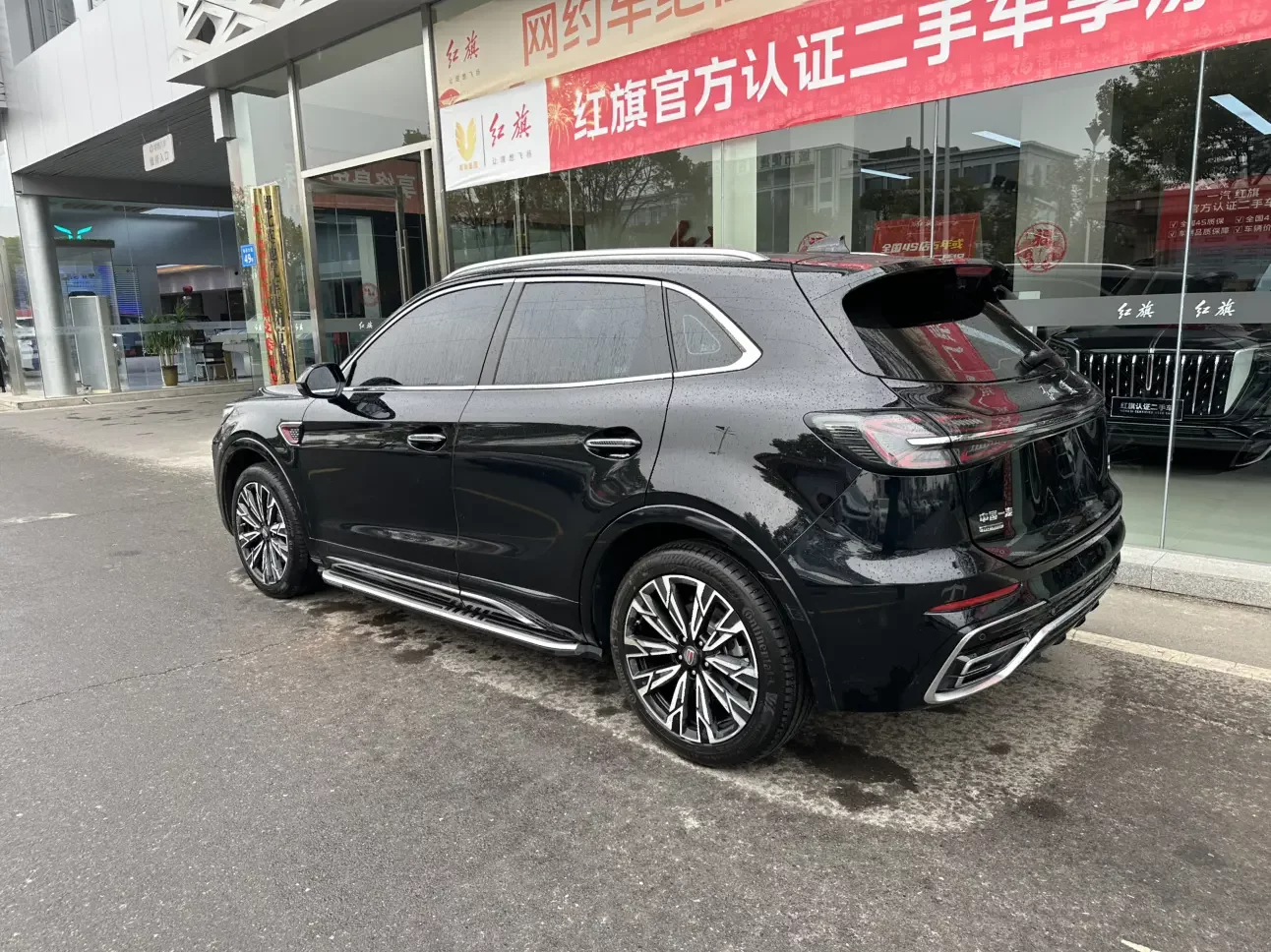 Hongqi HS5