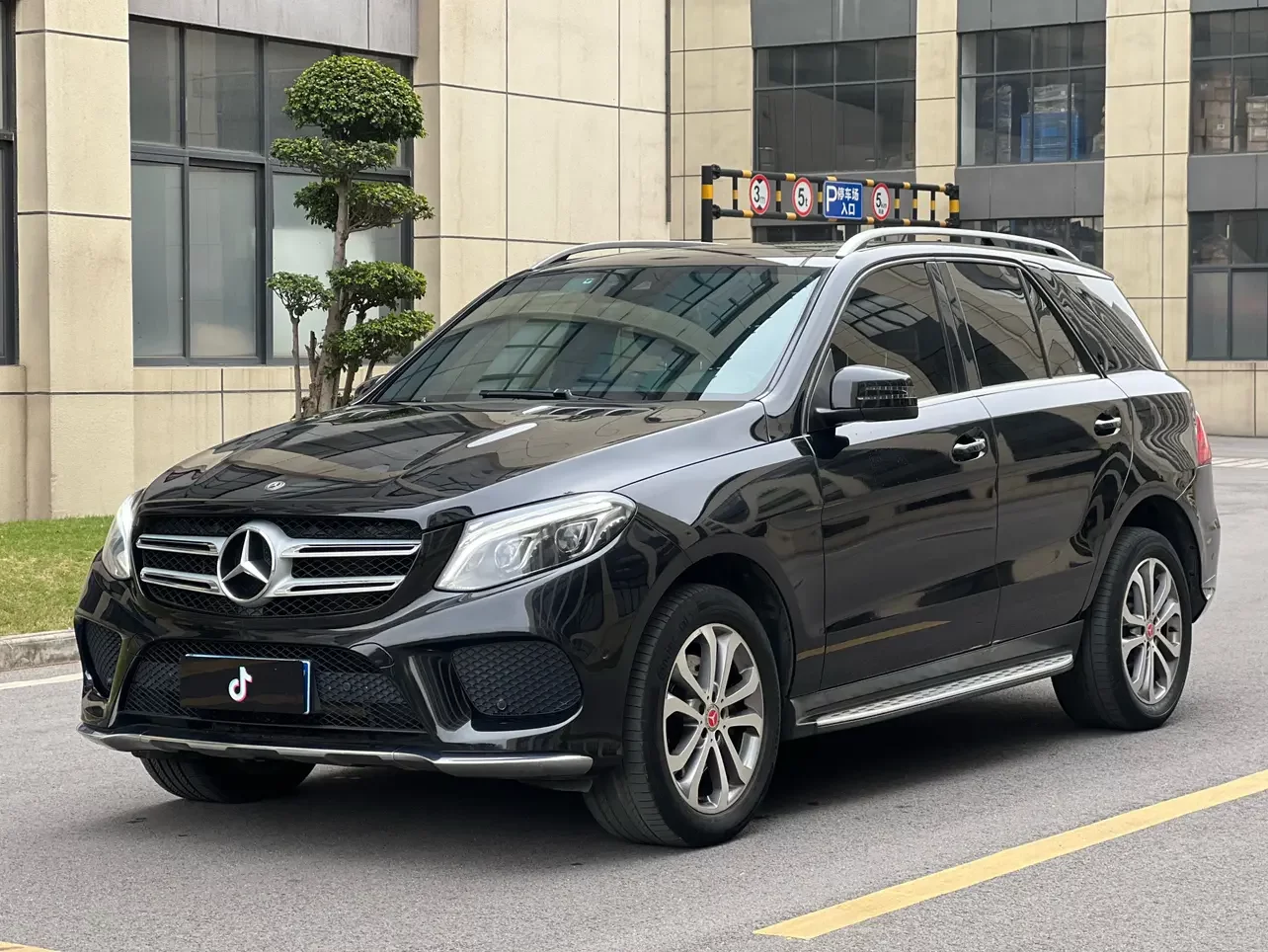 Mercedes-Benz GLE (Imported)
