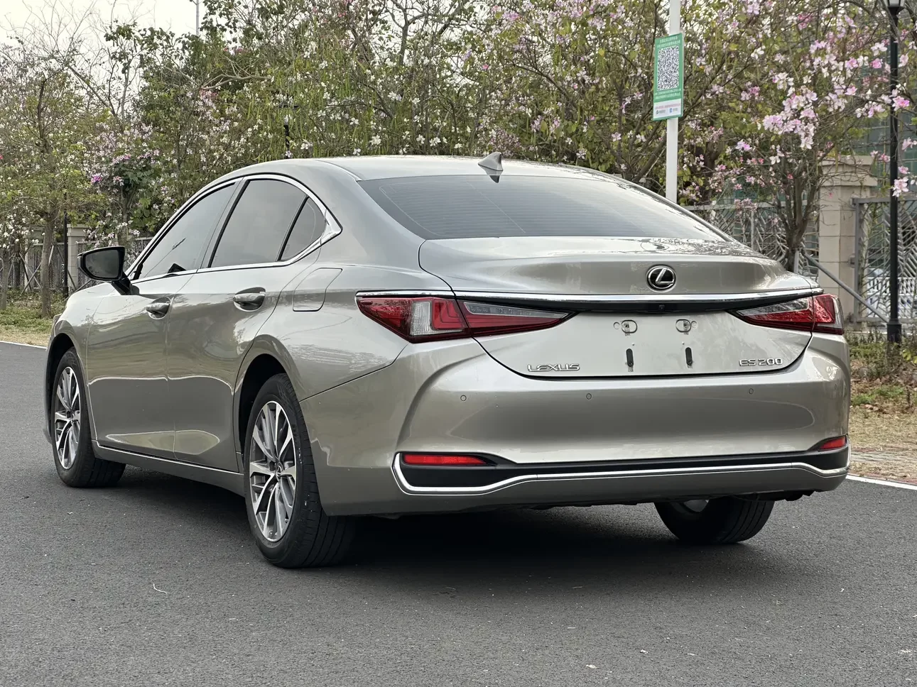 Lexus ES
