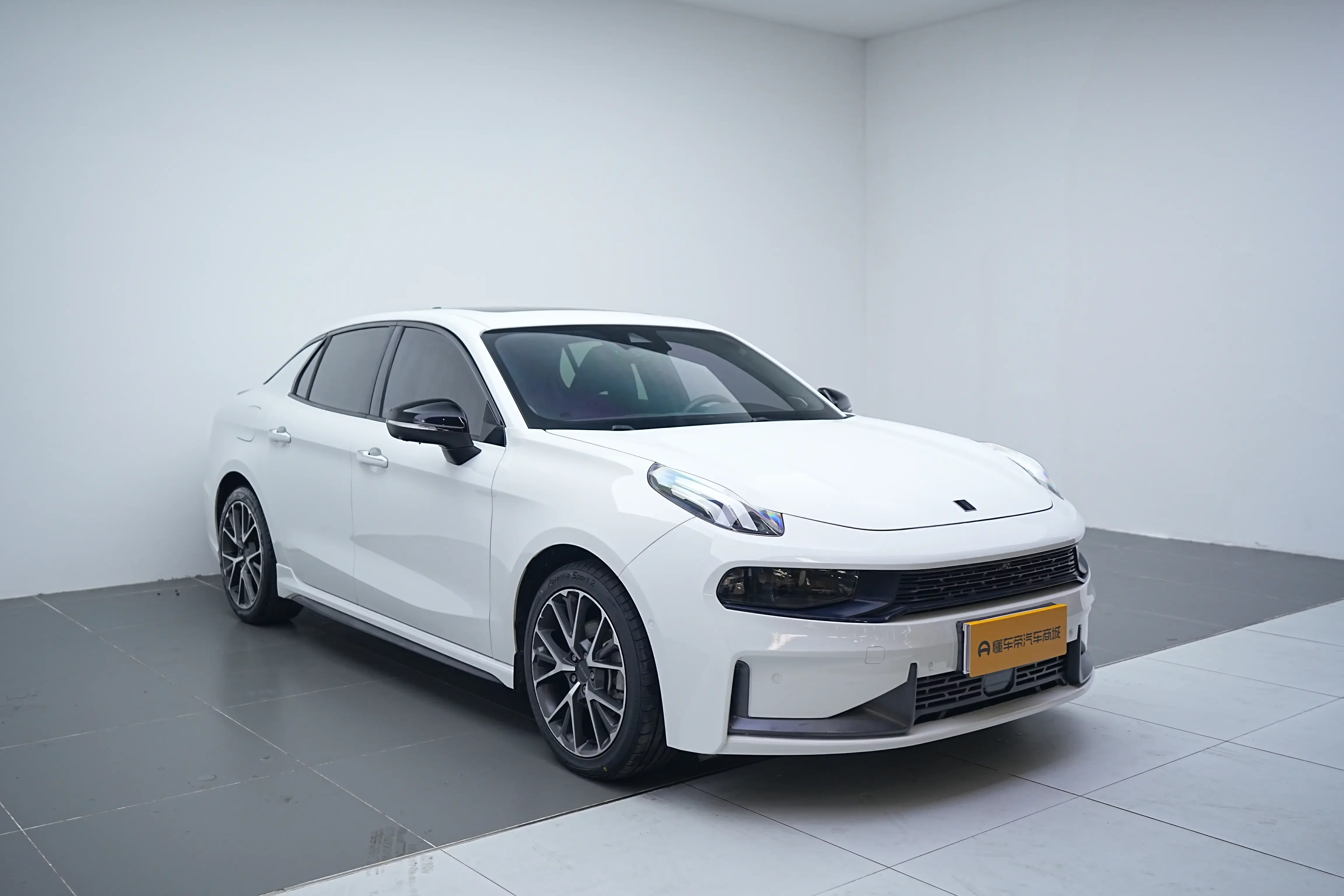 Lynk & Co 03