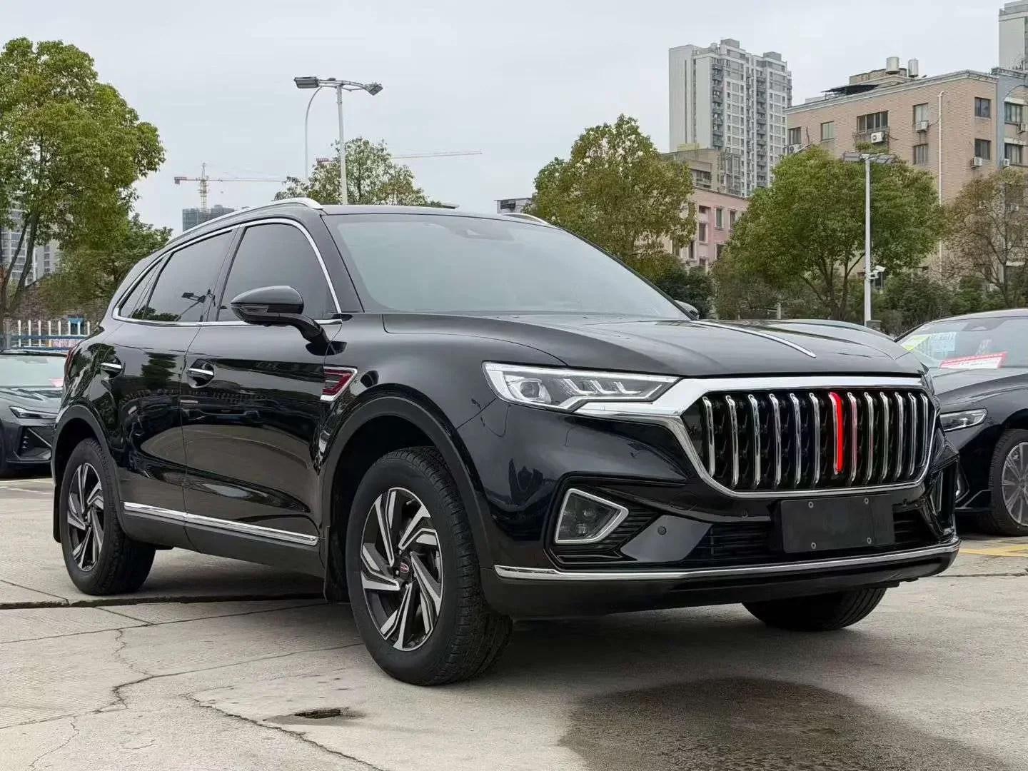 Hongqi HS5