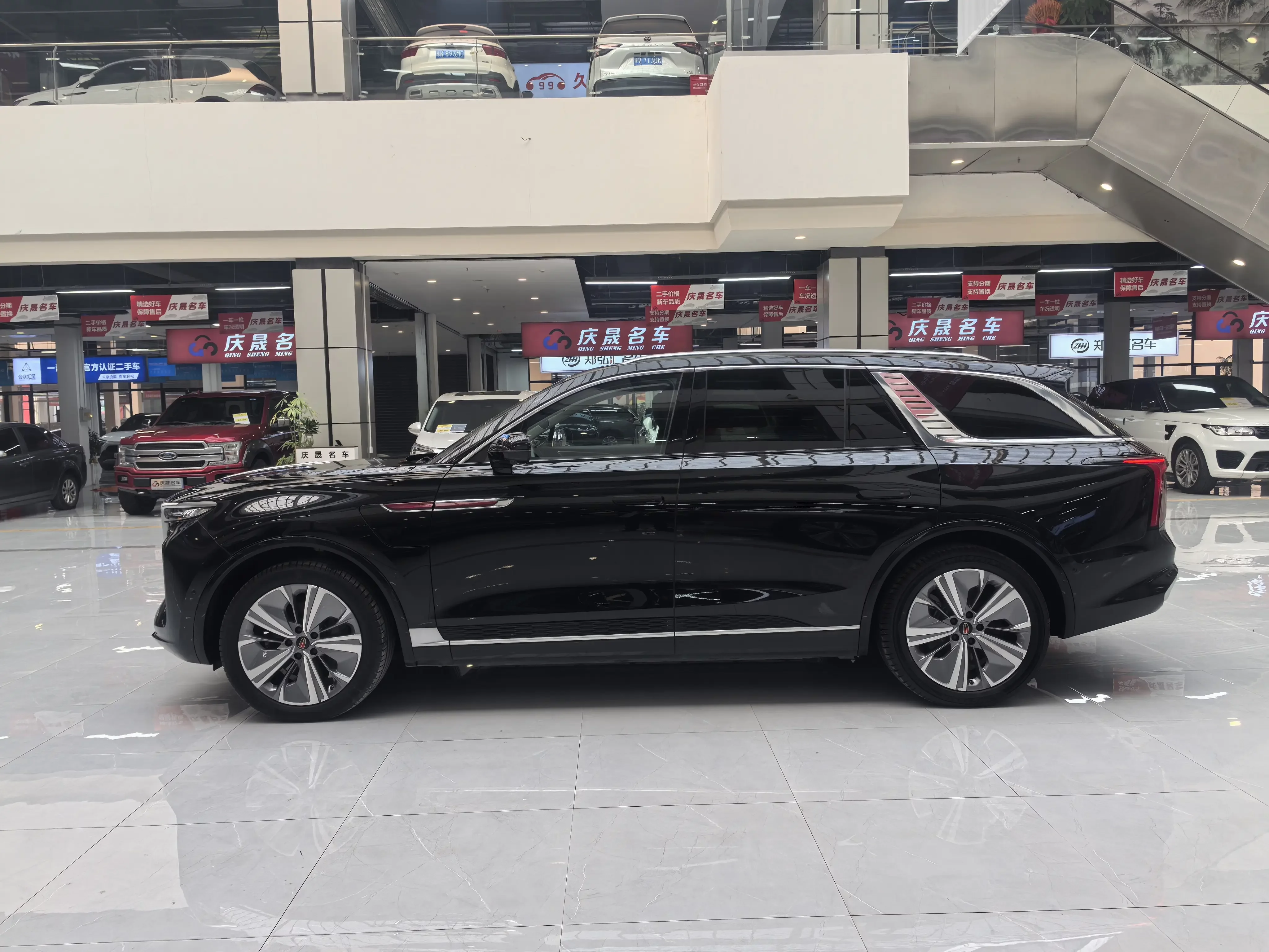 Hongqi E-HS9