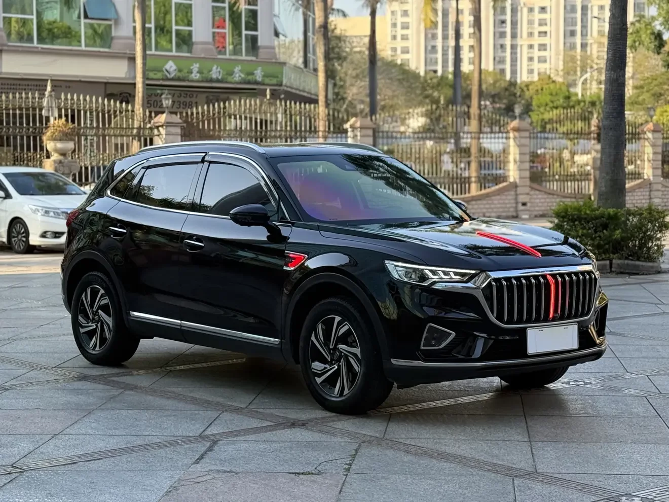 Hongqi HS5