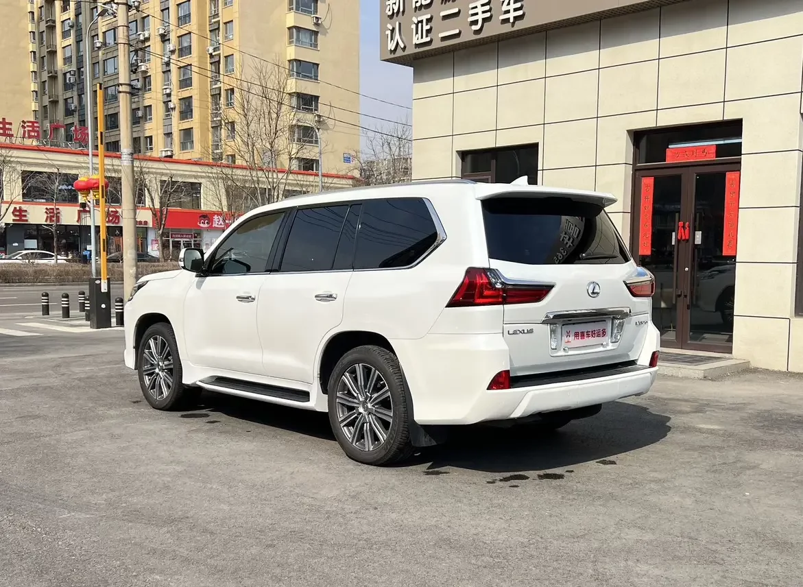 Lexus LX