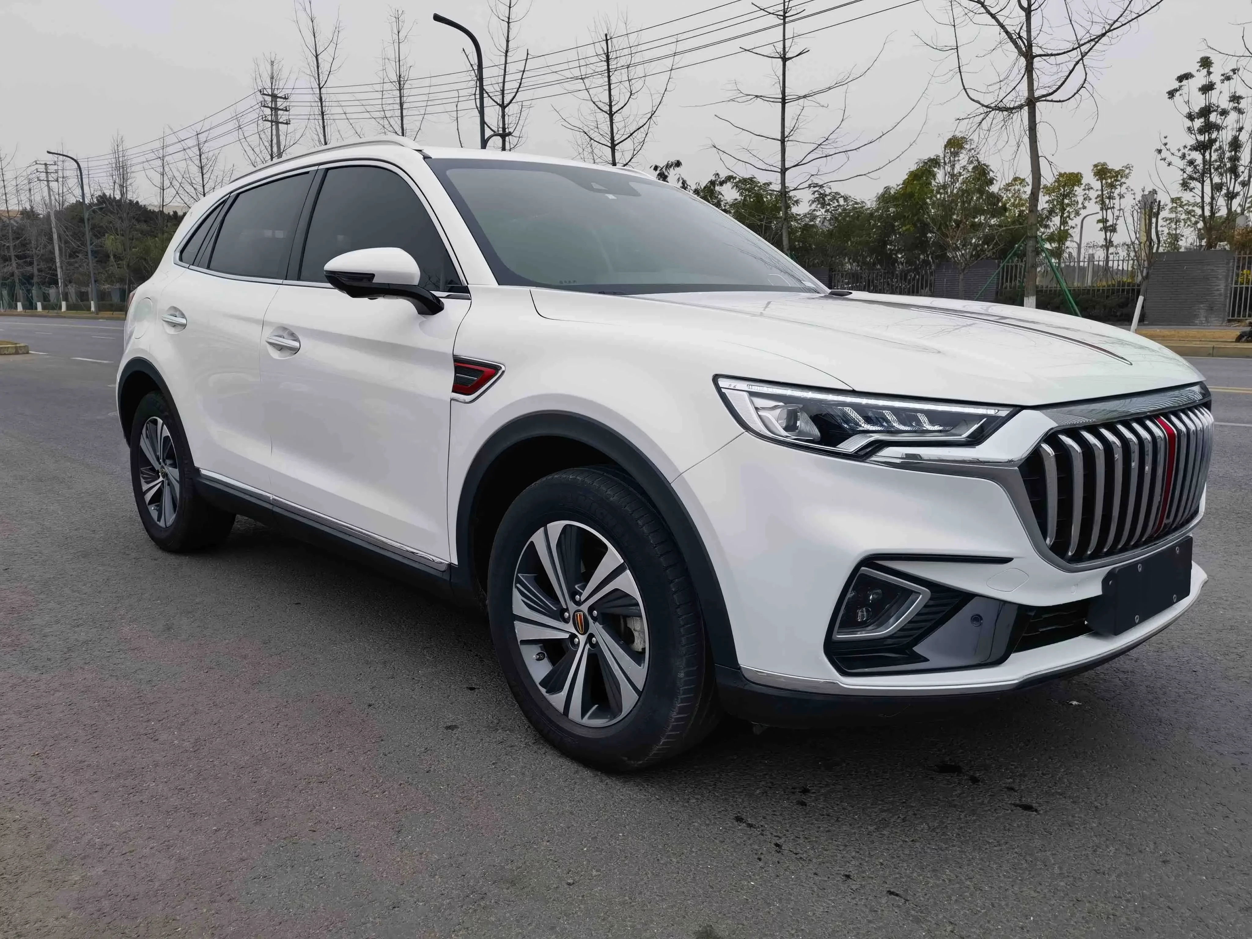 Hongqi HS5