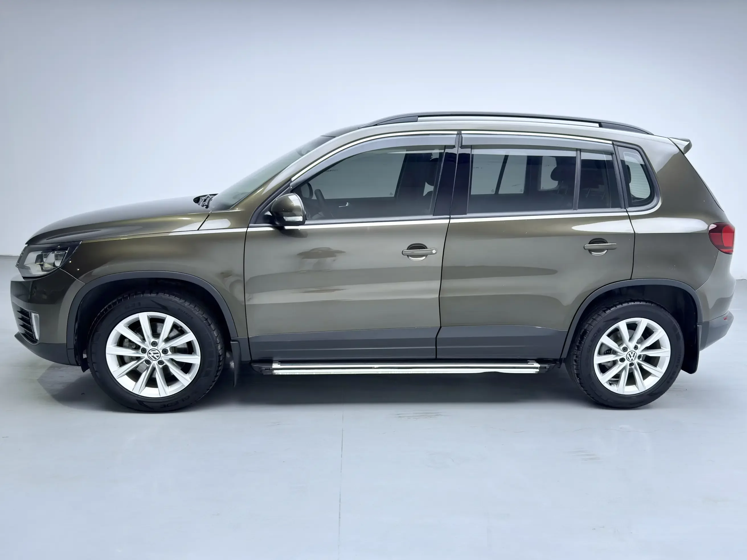Volkswagen Tiguan (Tharu)