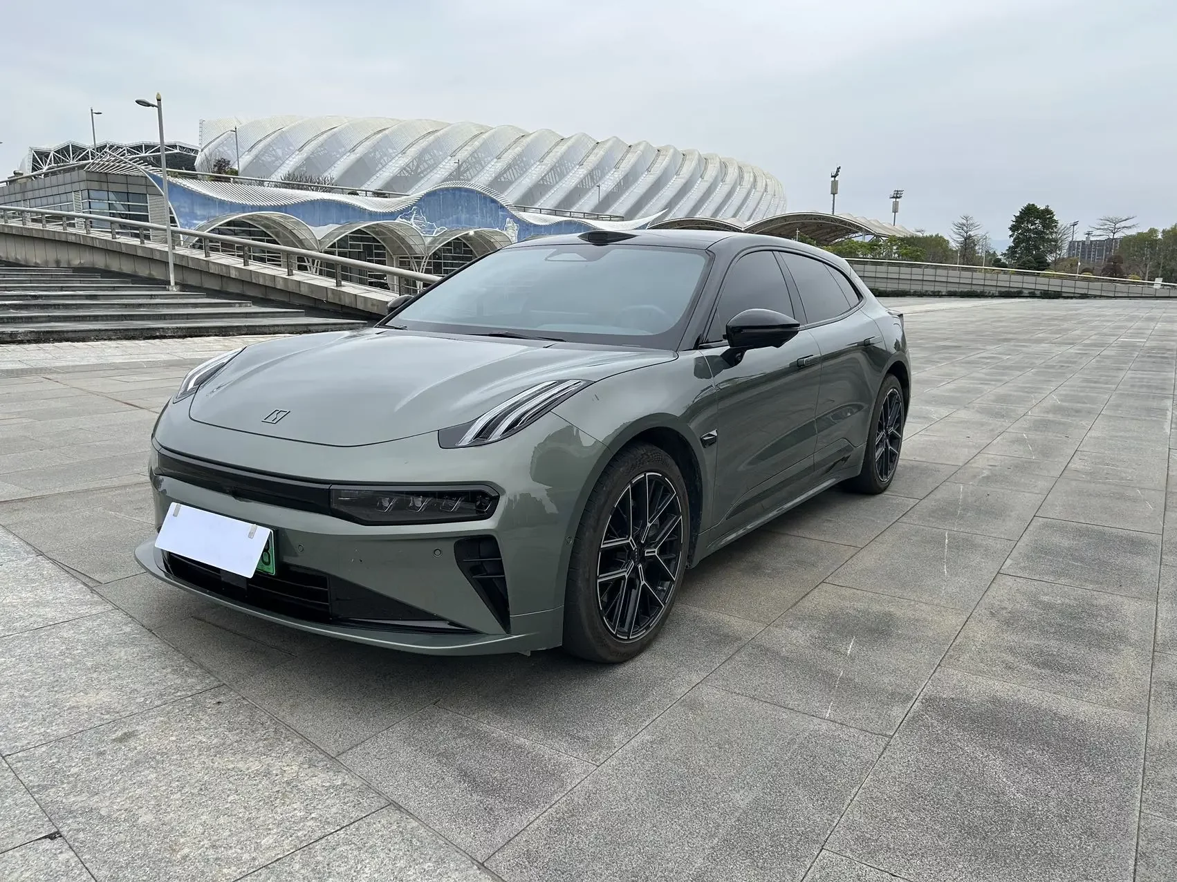 ZEEKR 001