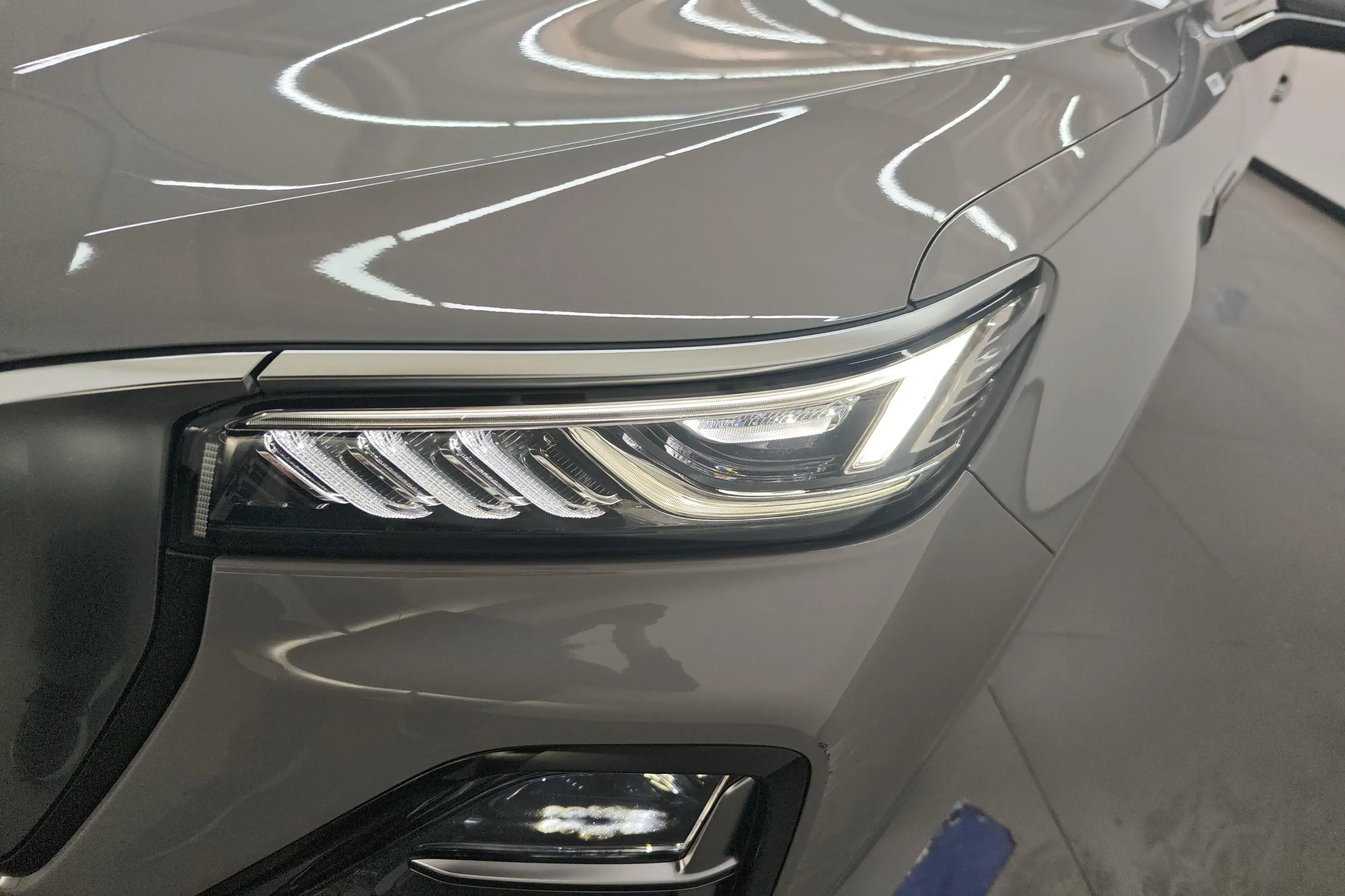 Hongqi HS5