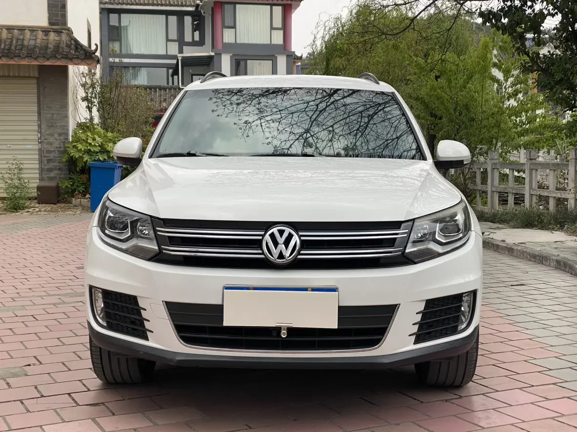 Volkswagen Tiguan (Tharu)