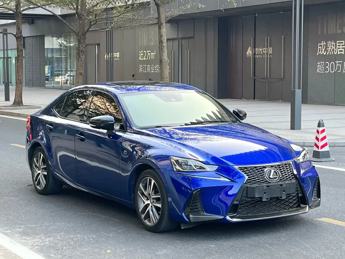 Lexus IS