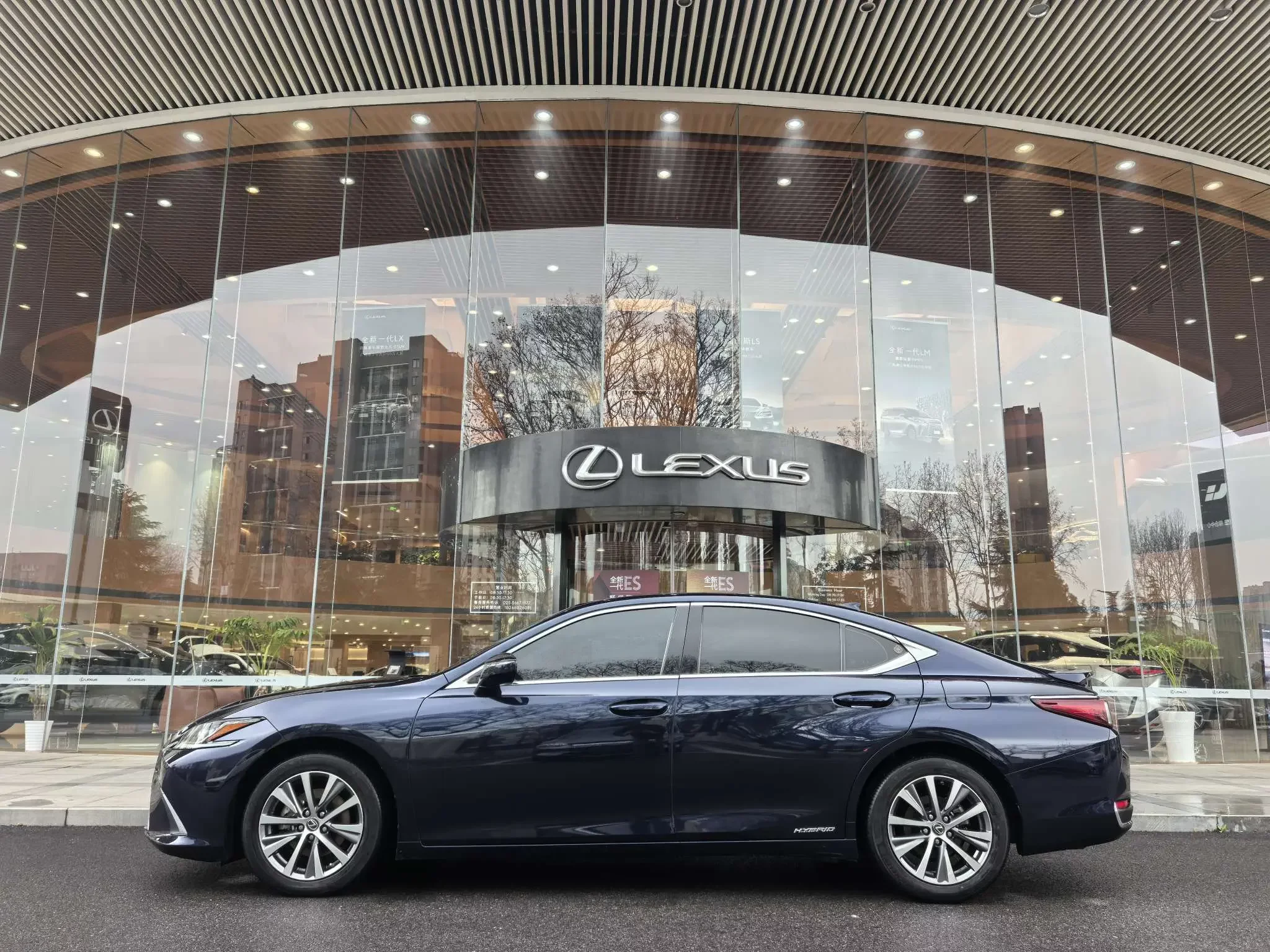Lexus ES