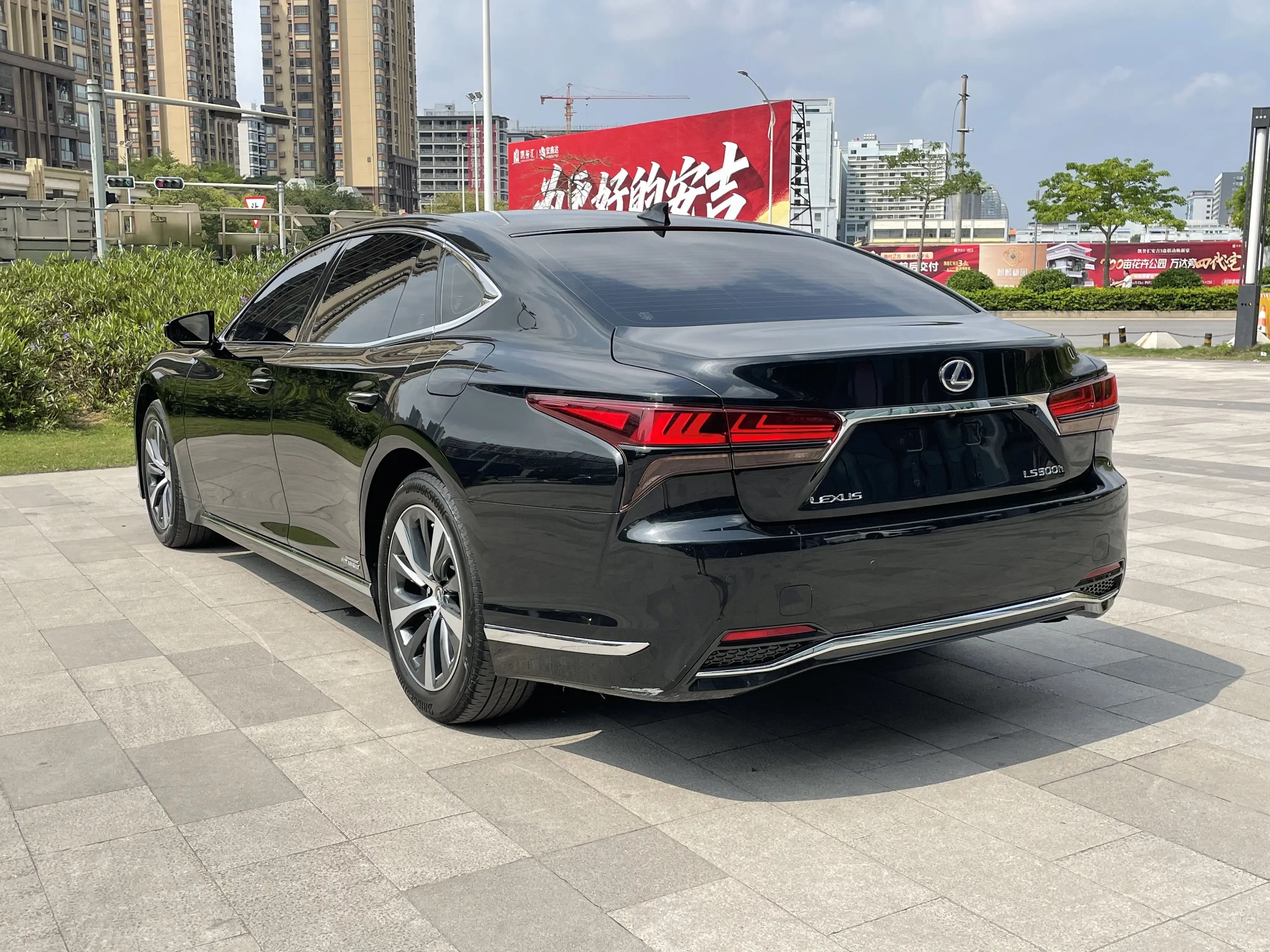 Lexus LS