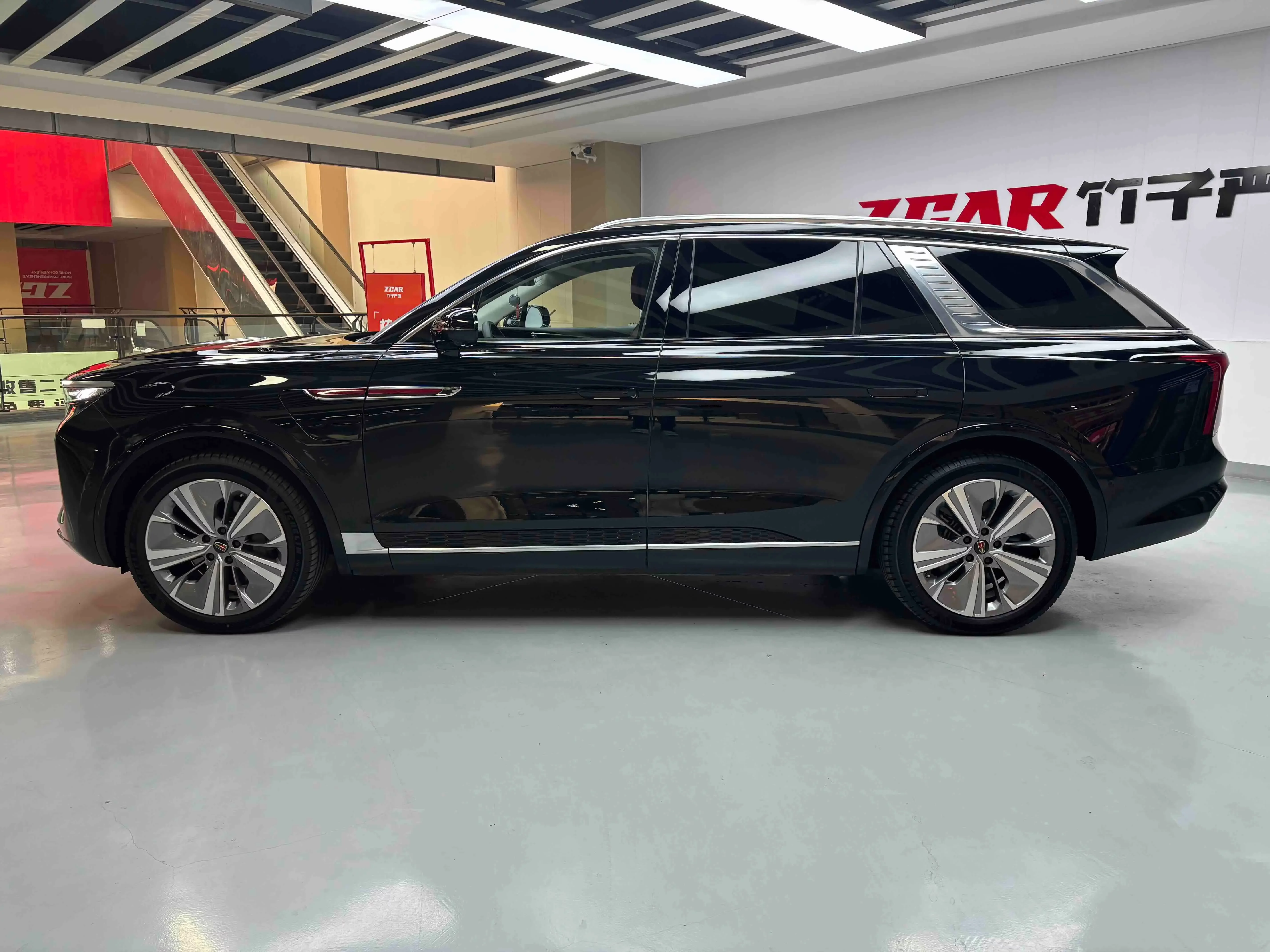 Hongqi E-HS9