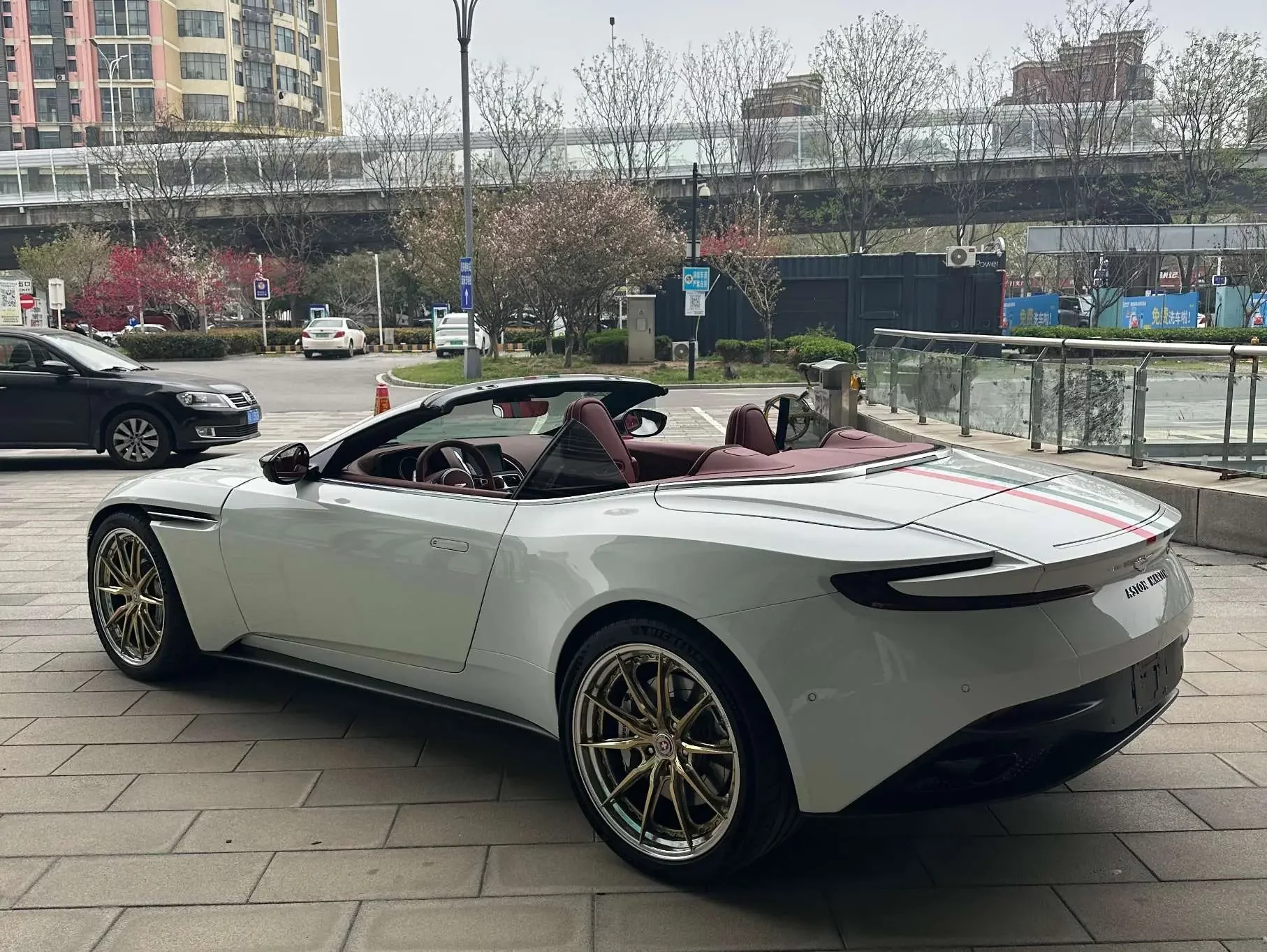 Aston Martin DB11
