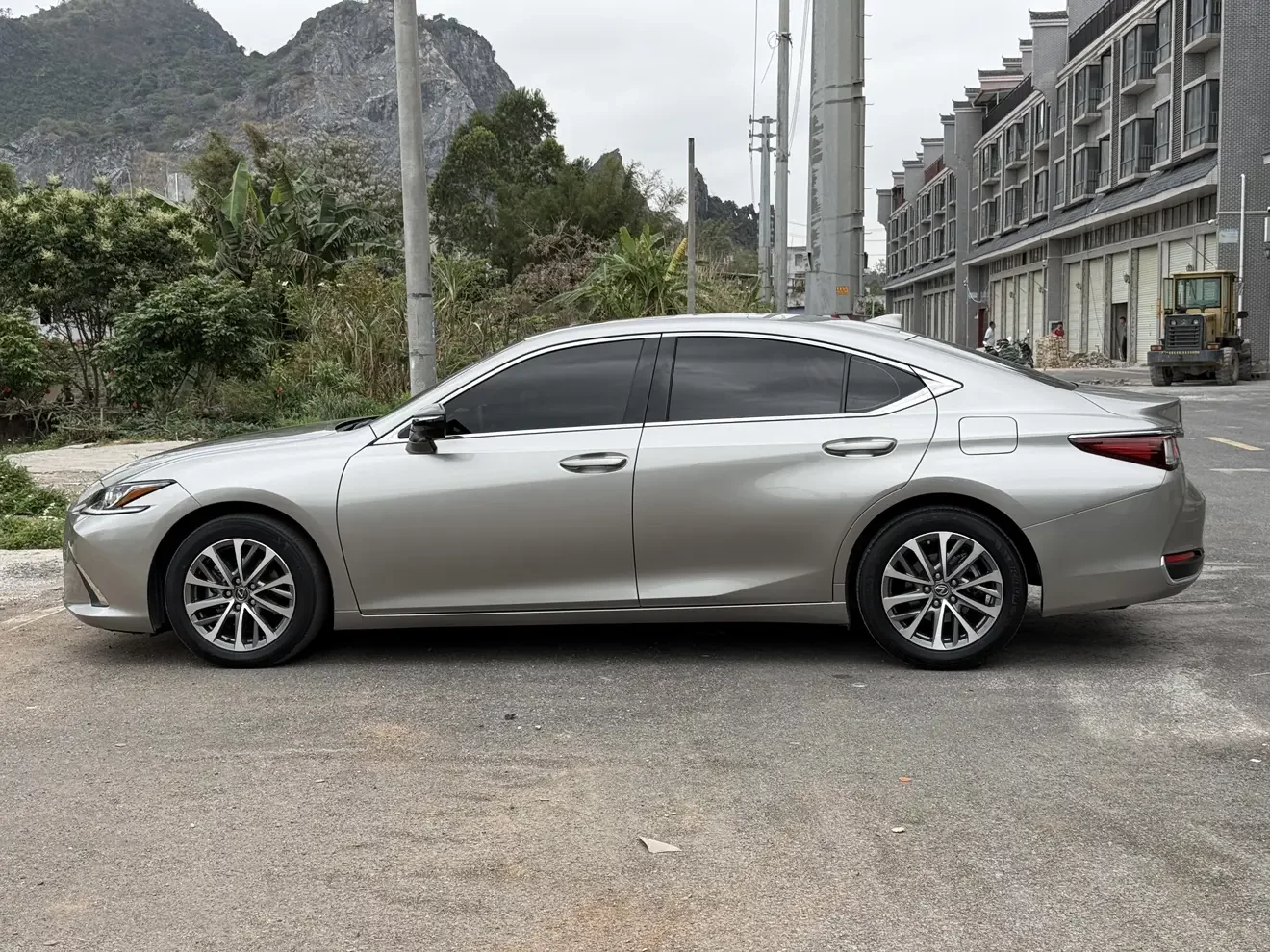 Lexus ES