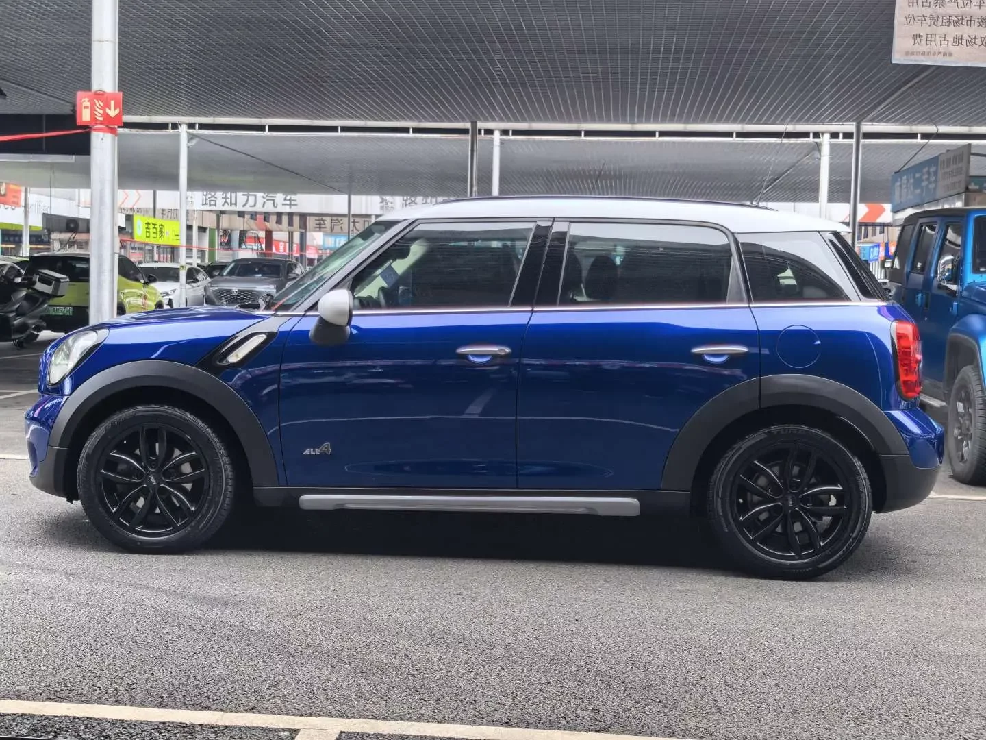 MINI COUNTRYMAN