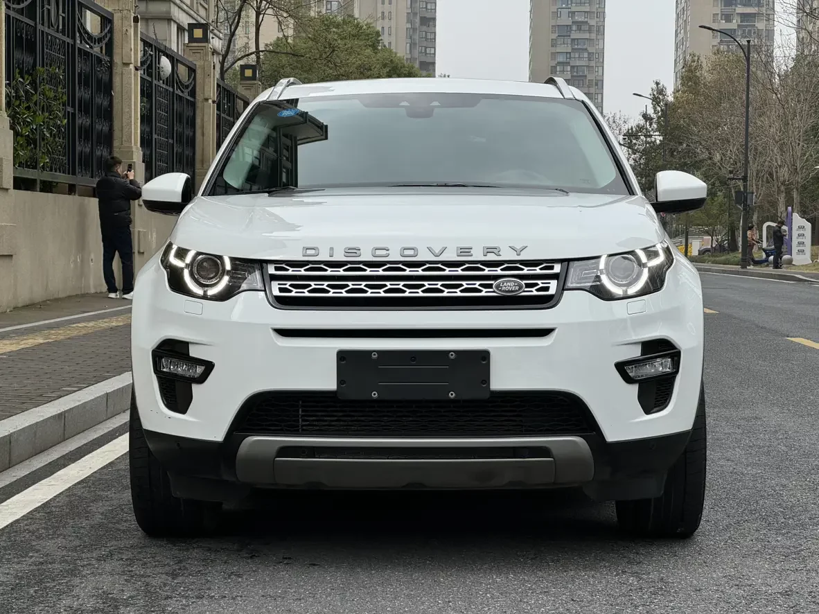 Land Rover Discover the magic