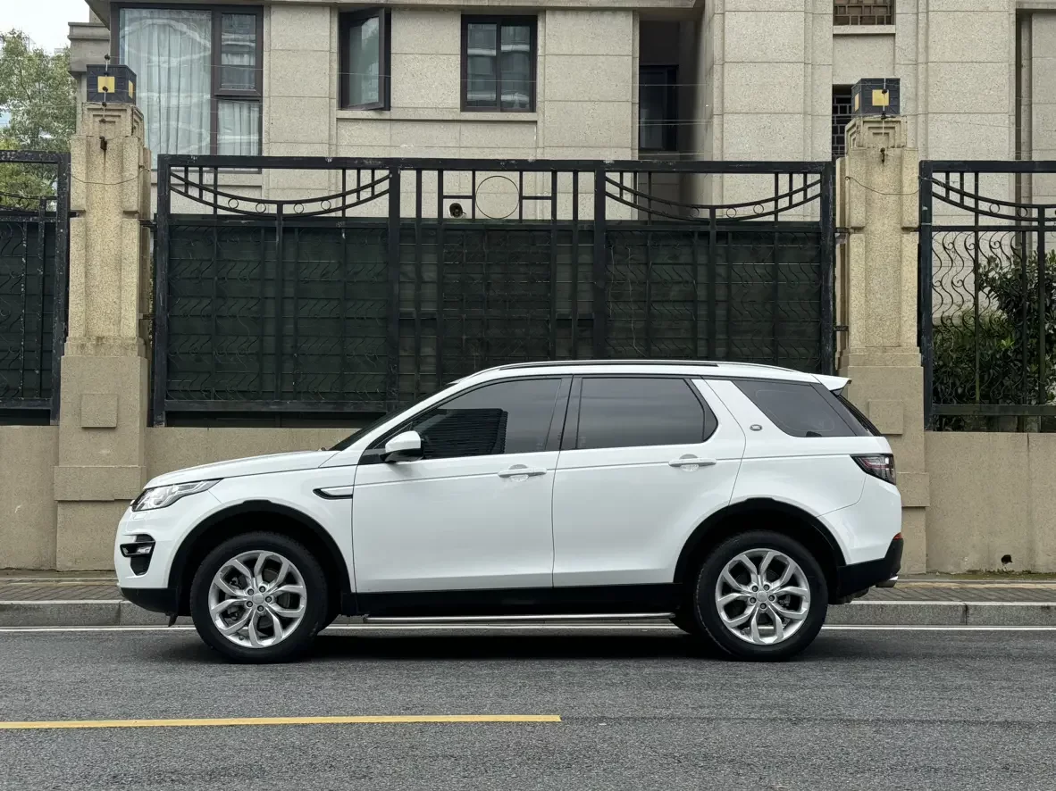 Land Rover Discover the magic