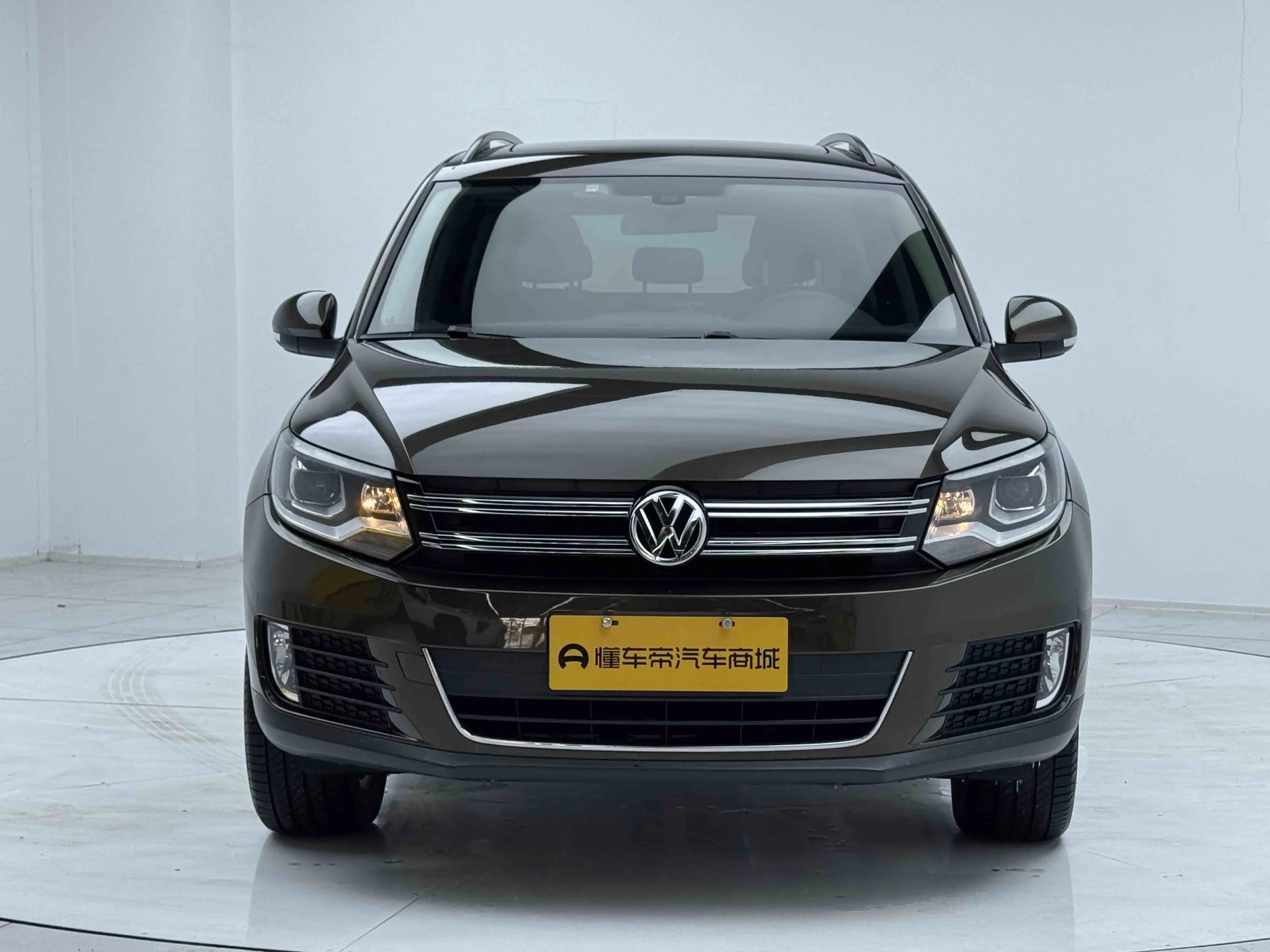 Volkswagen Tiguan (Tharu)