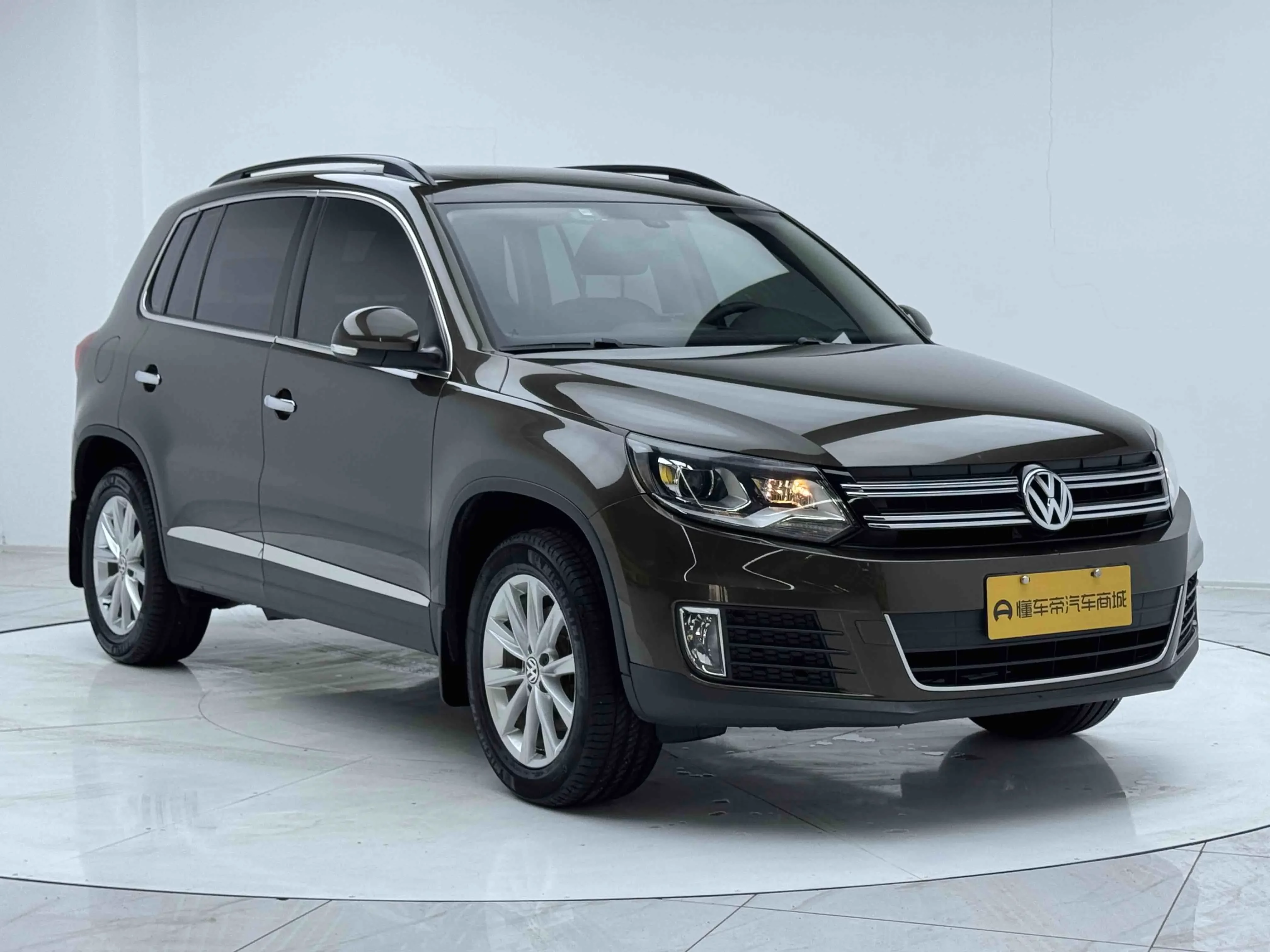 Volkswagen Tiguan (Tharu)