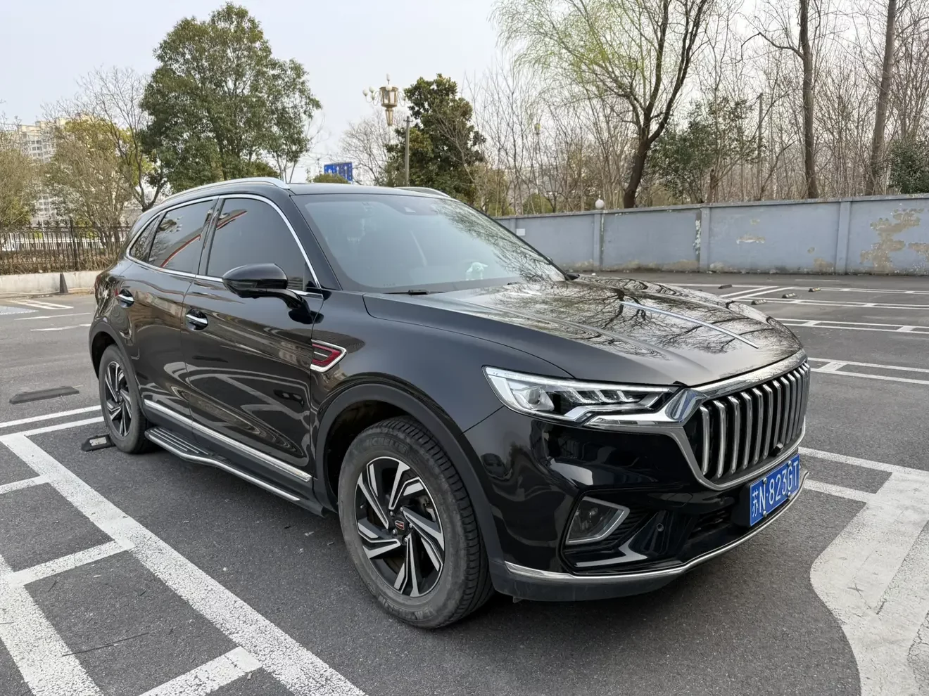 Hongqi HS5