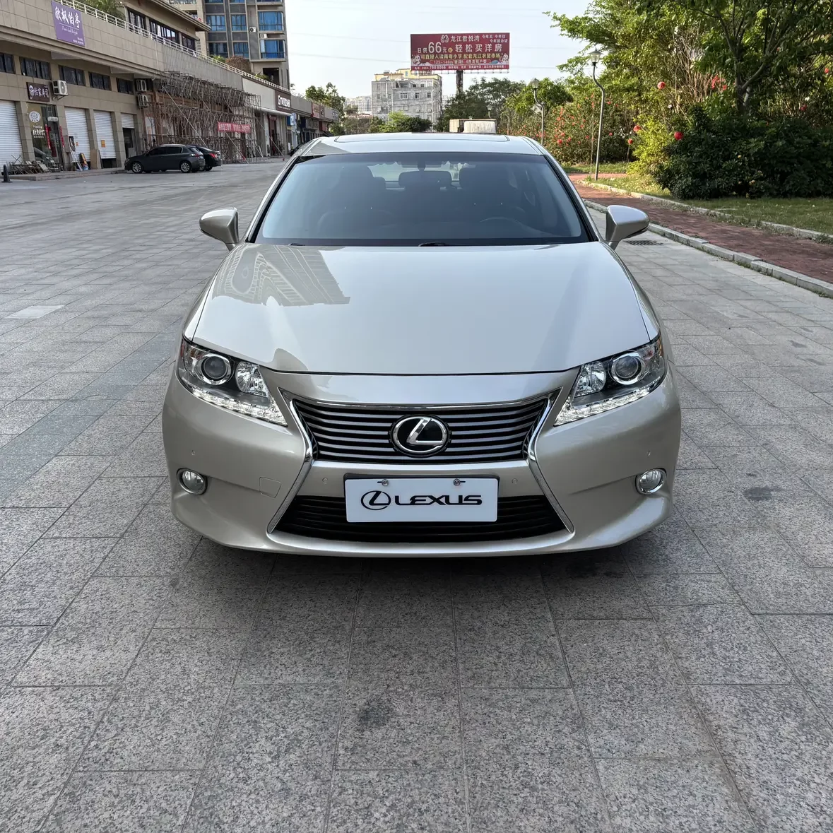 Lexus ES