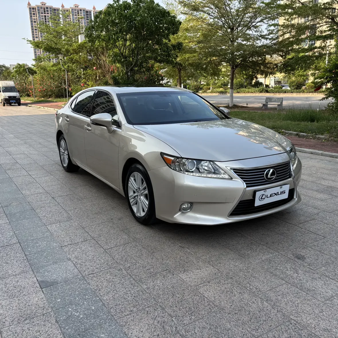 Lexus ES