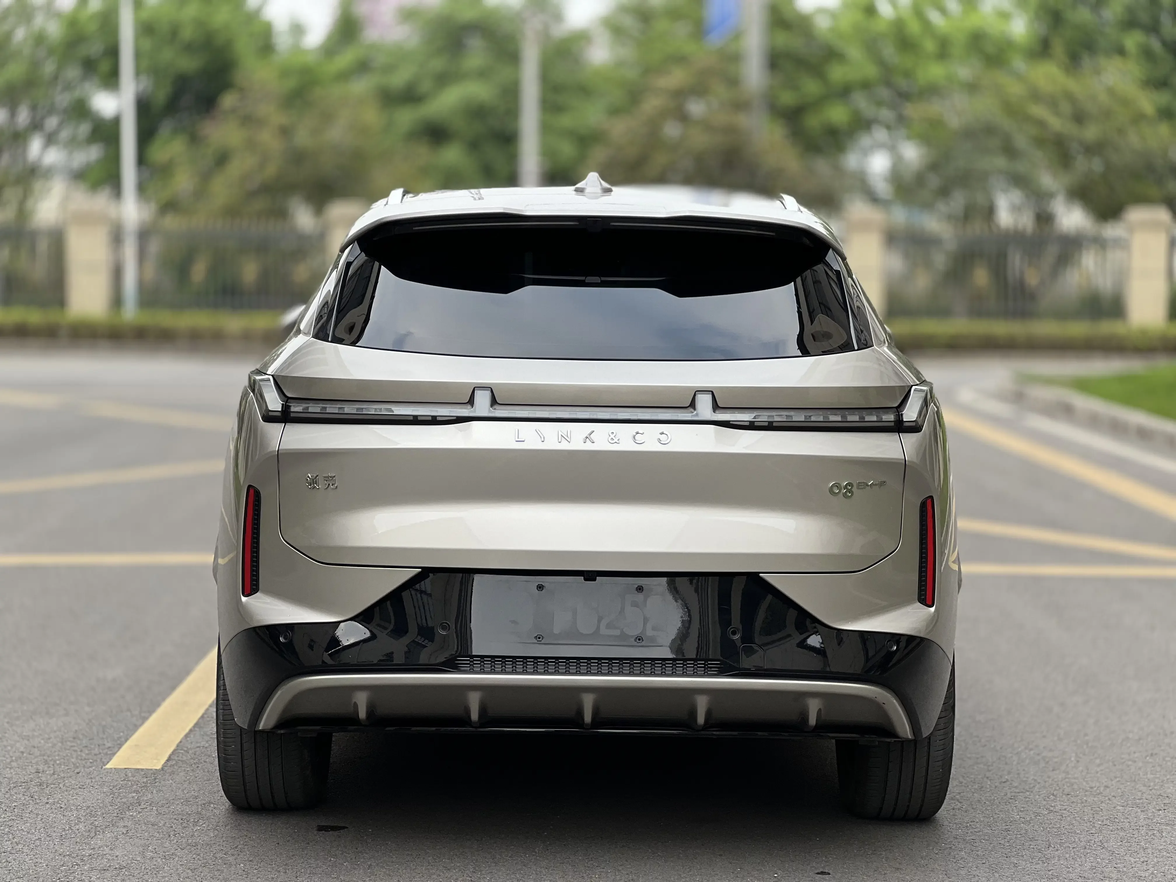 Lynk & Co 08 EM-P