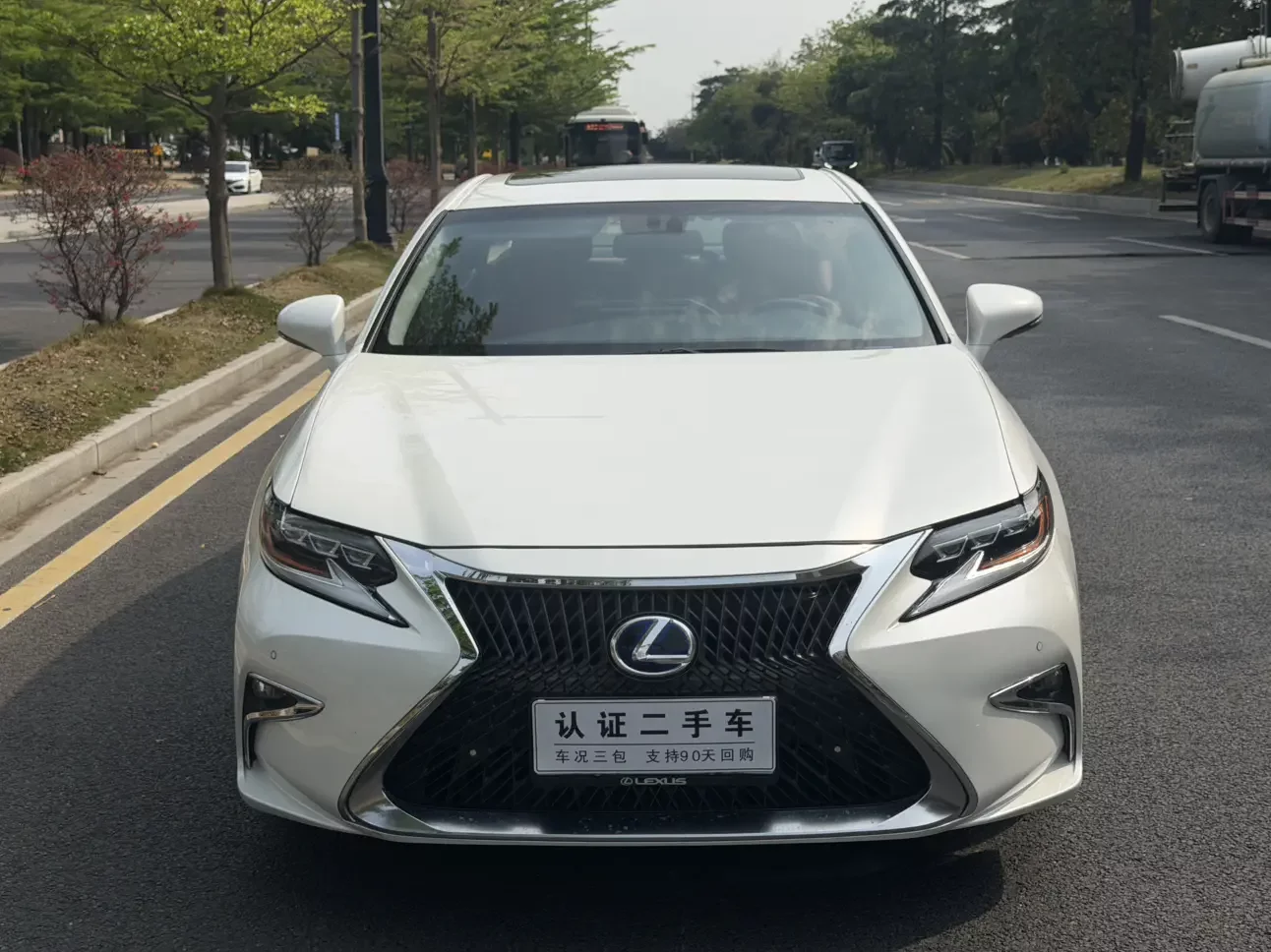Lexus ES