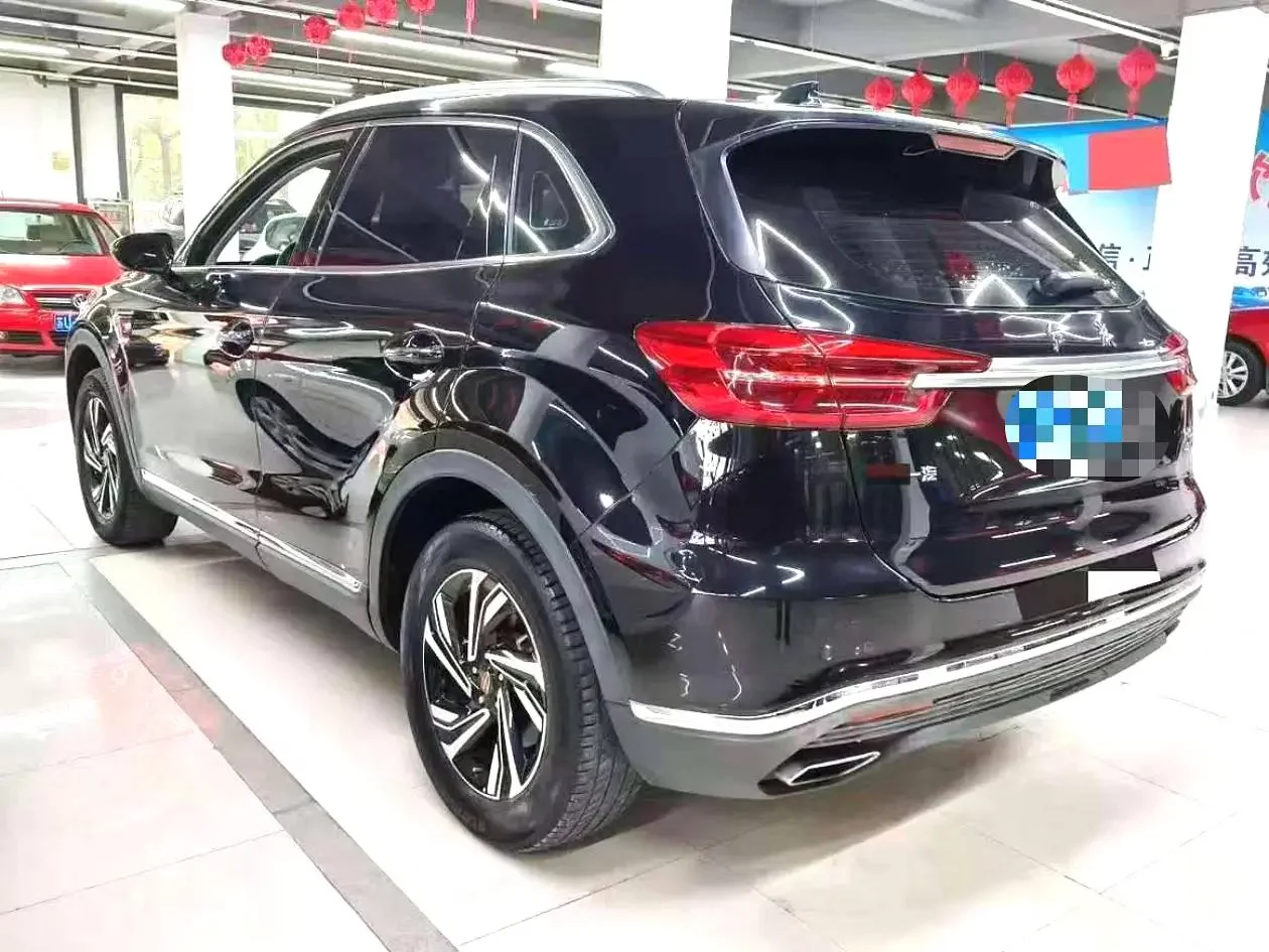 Hongqi HS5