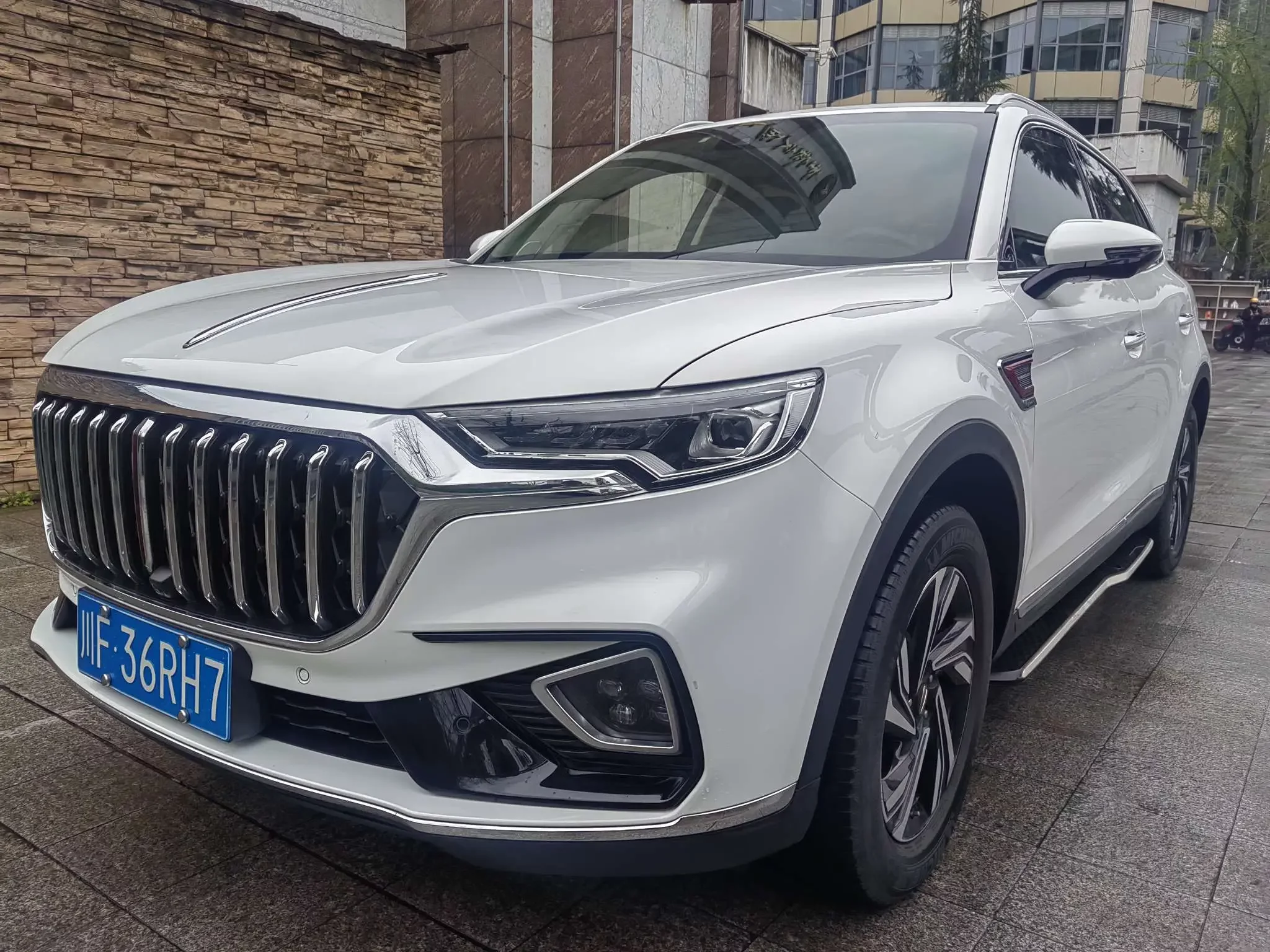 Hongqi HS5