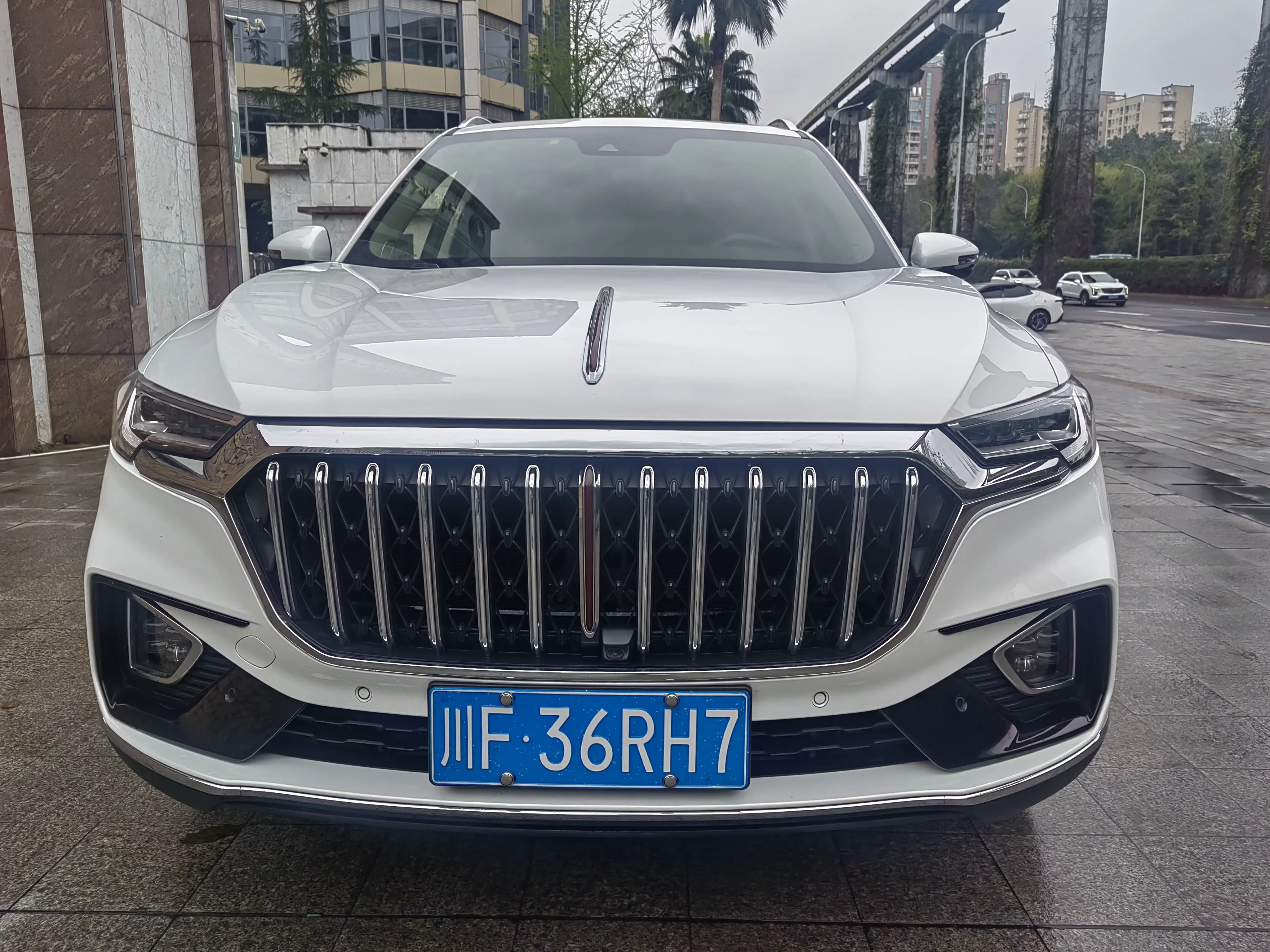 Hongqi HS5