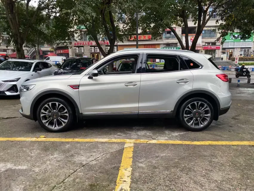 Hongqi HS5